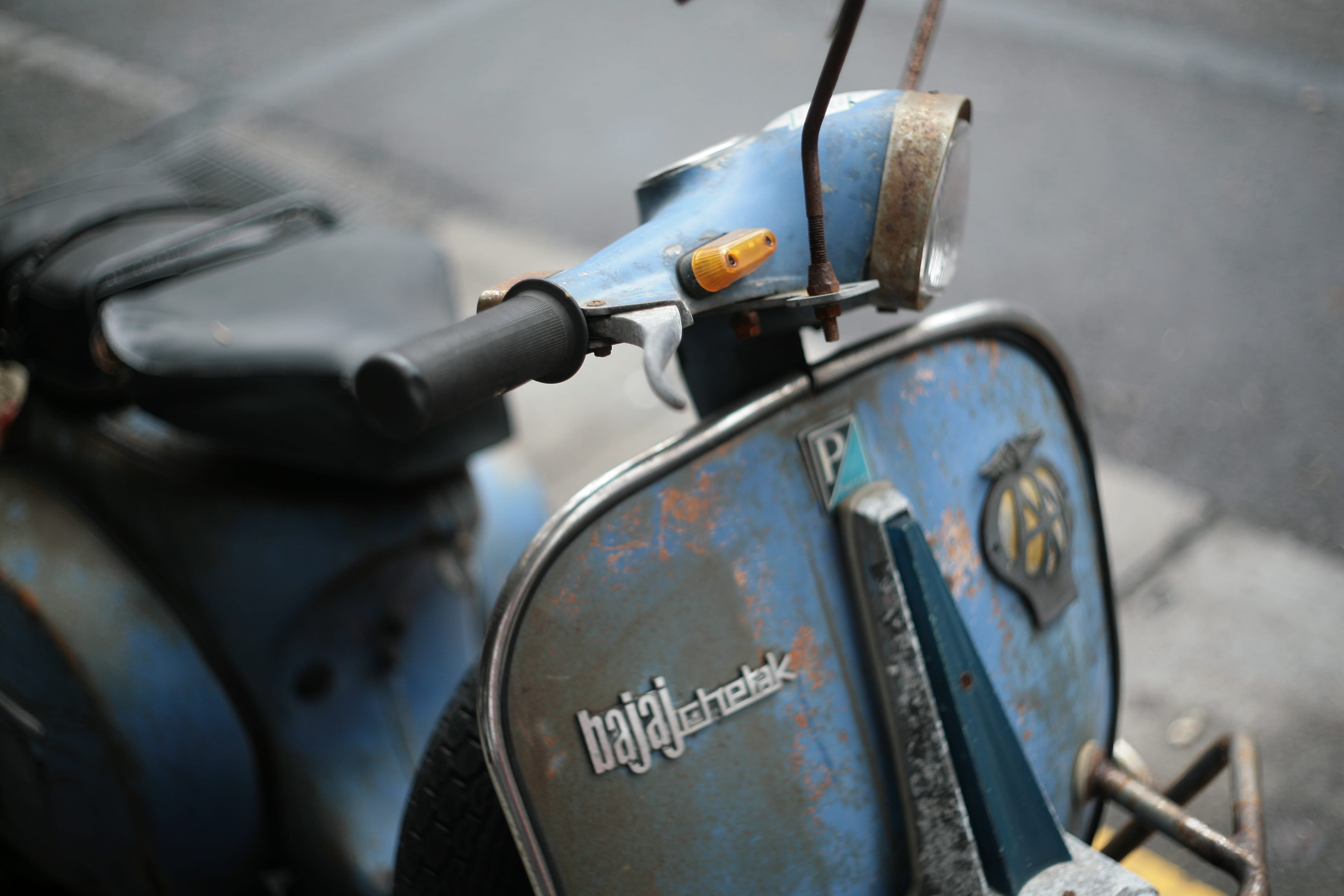 filling, bike, helmet, stationary, vespa, land vehicle, fuel and power generation, cushion, mode of transportation, spoke, motor scooter, selective focus, HD Wallpaper