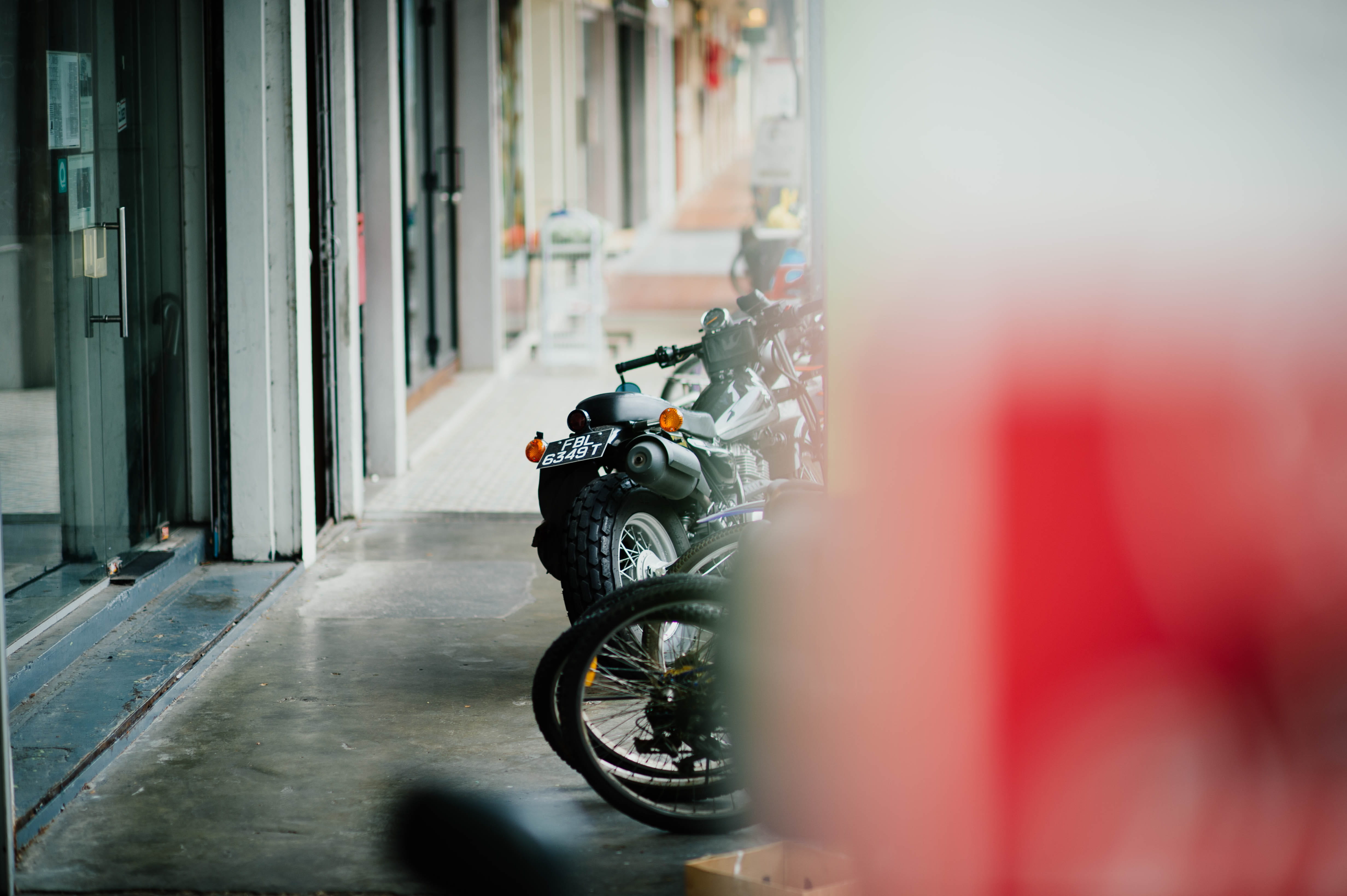shop doorway, bicycle, day, transportation, near, motorcycle, grey, no people, parking, bike, sidewalk, vespa, transport, built structure, vehicle, land vehicle, HD Wallpaper