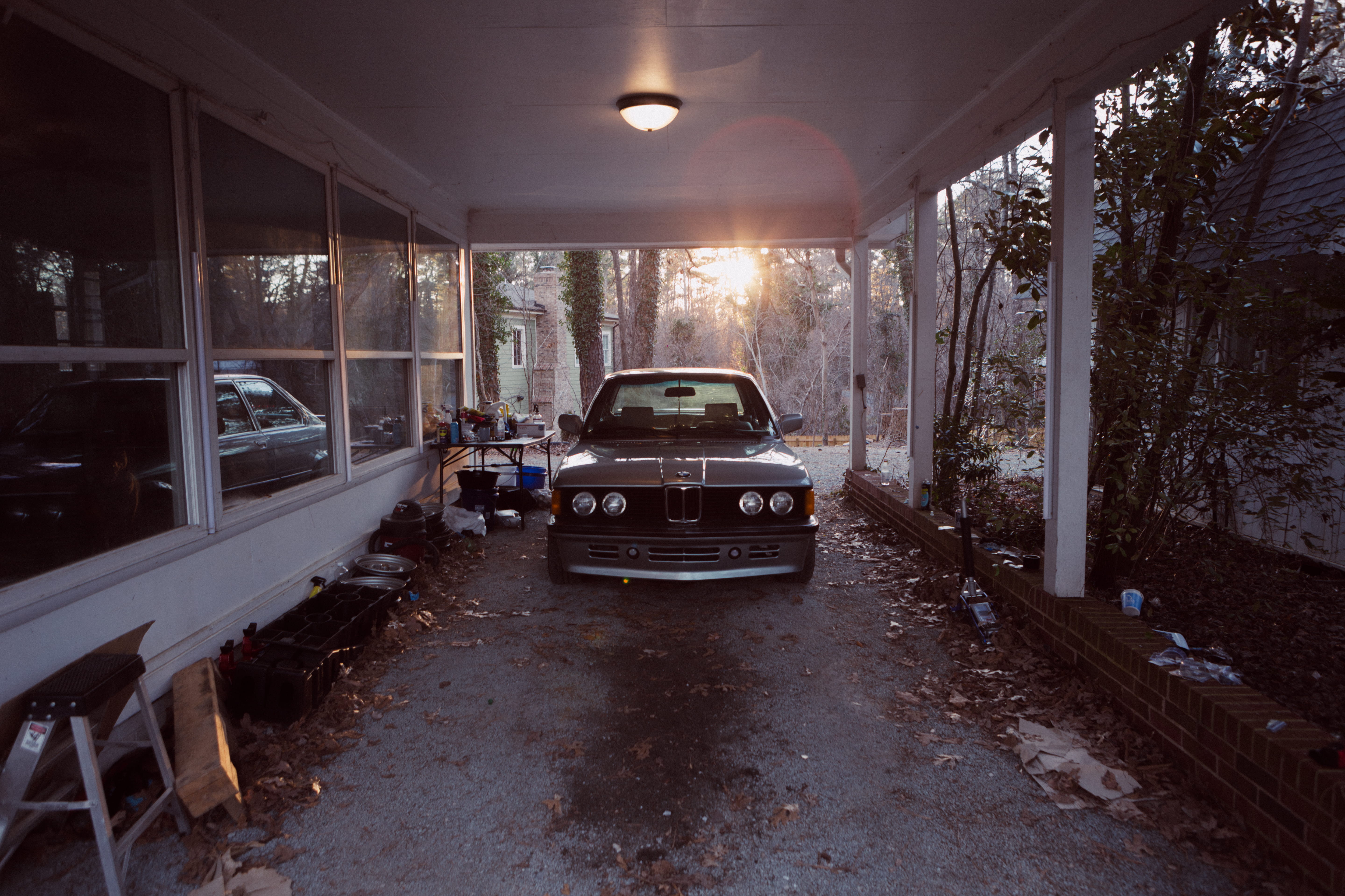 motor vehicle, no people, 5K, old, spoke, furniture, abandoned, coupe, lighting equipment, car wheel, car, architecture, damaged, car wash, ceiling, tire, HD Wallpaper