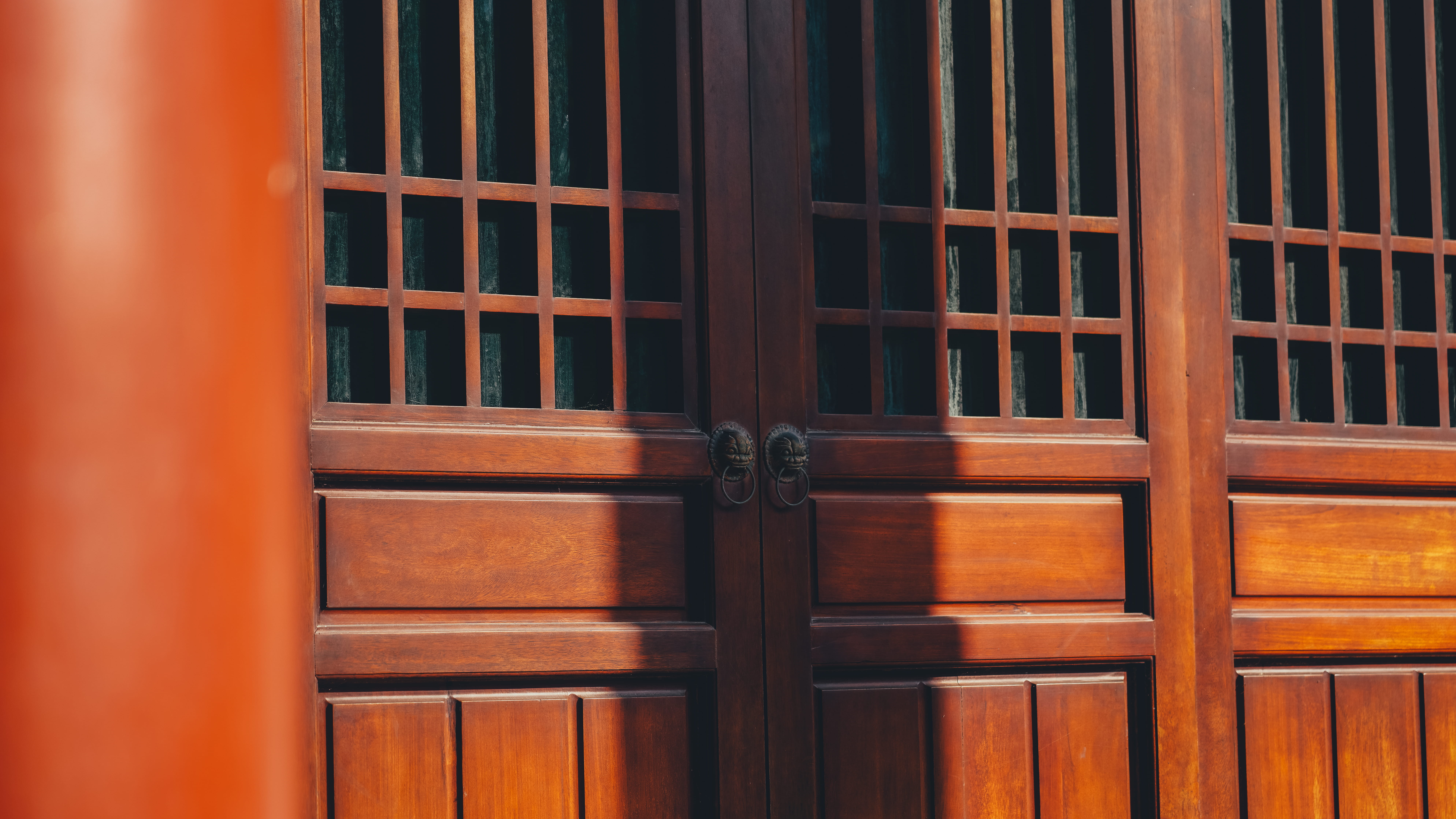door, close-up, full frame, cabinet, folding door, day, handle, wood - material, shelf, safety, backgrounds, stained wood, hardwood, sideboard, torii, protection, HD Wallpaper