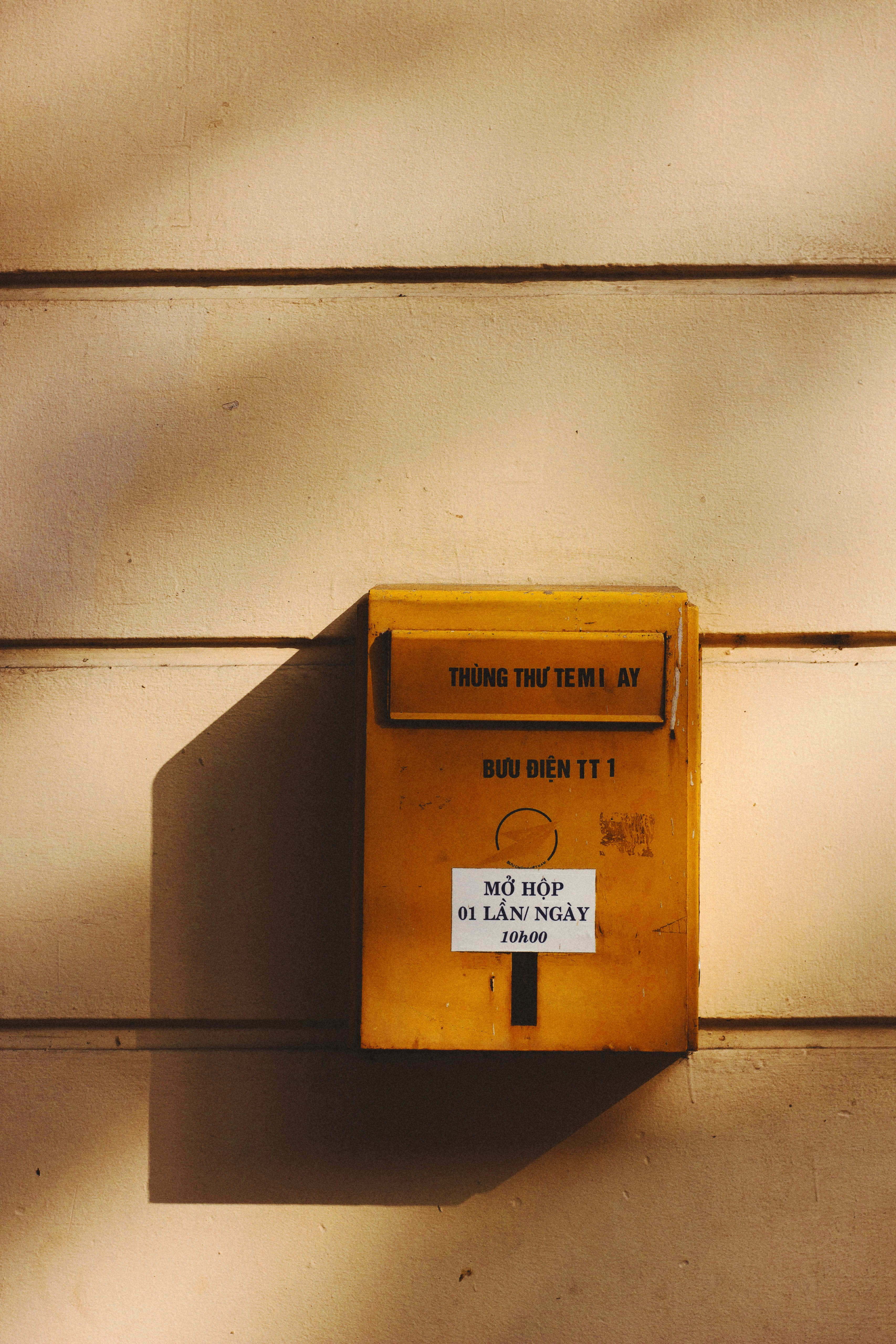 hardwood, wall, non-western script, wheel, built structure, brown, postbox, wall - building feature, sign, light fixture, box, yellow, day, private mailbox, Phone HD Wallpaper