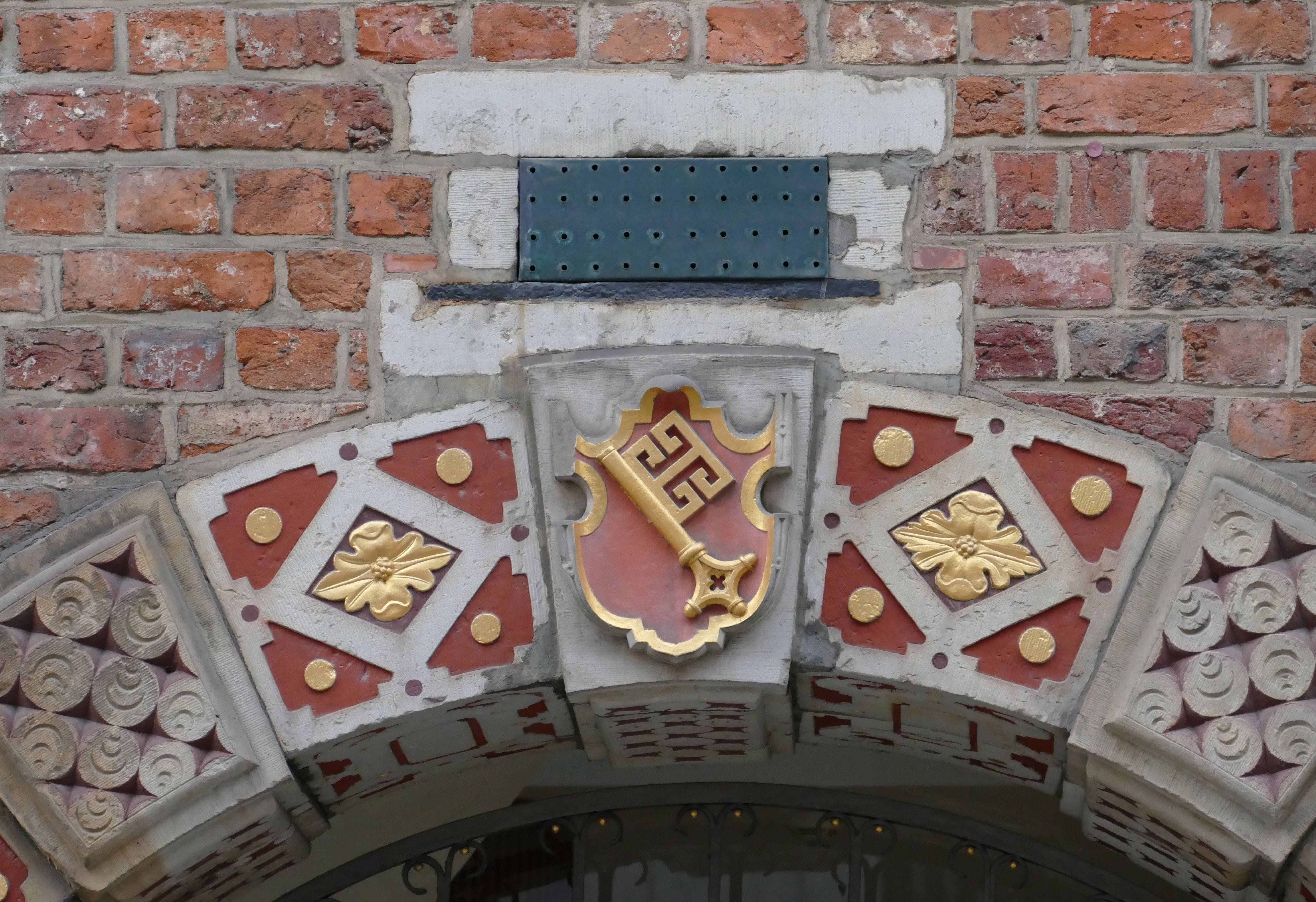 wall - building feature, full frame, carving, building, landmark, pattern, design, backgrounds, brick wall, key, day, architecture, historically, floral pattern, HD Wallpaper