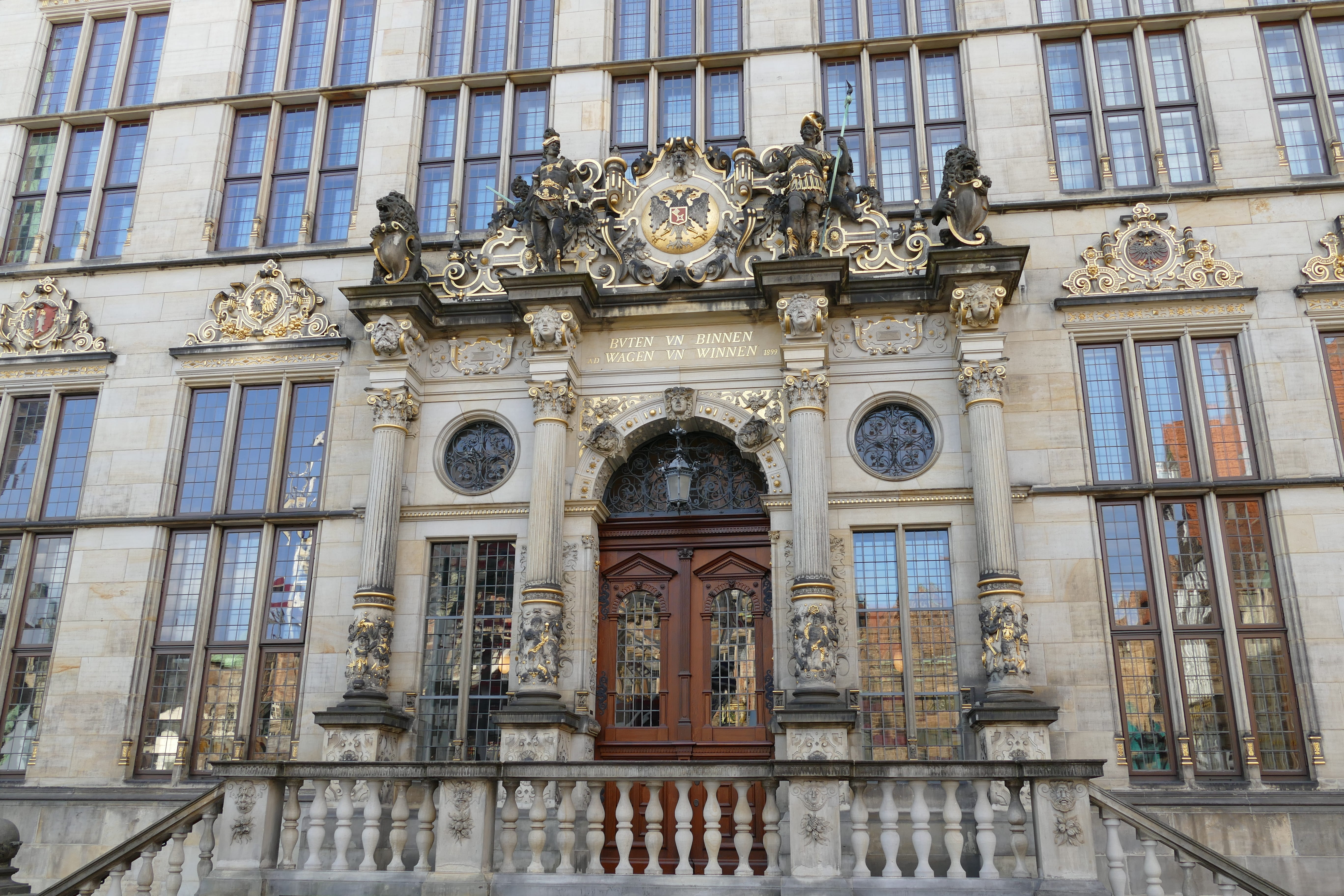 balcony, creativity, history, the past, coat of arms, market, travel destinations, hanseatic city, arch, statue, building exterior, human representation, HD Wallpaper
