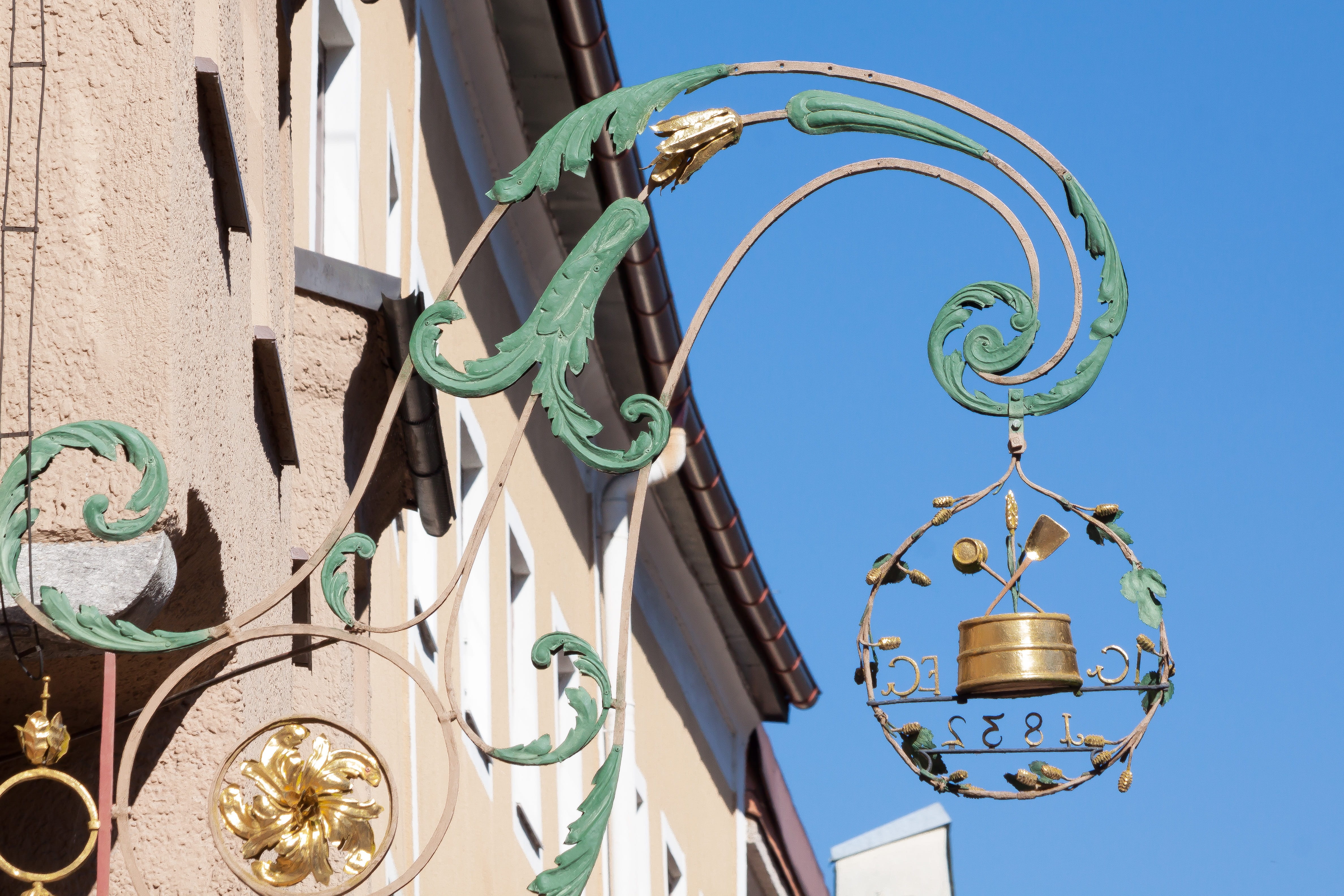 advertising, advertising sign, clear sky, metal, built structure, sunlight, city, blacksmithing, green, germany, decoration, architecture, brewing guild, HD Wallpaper