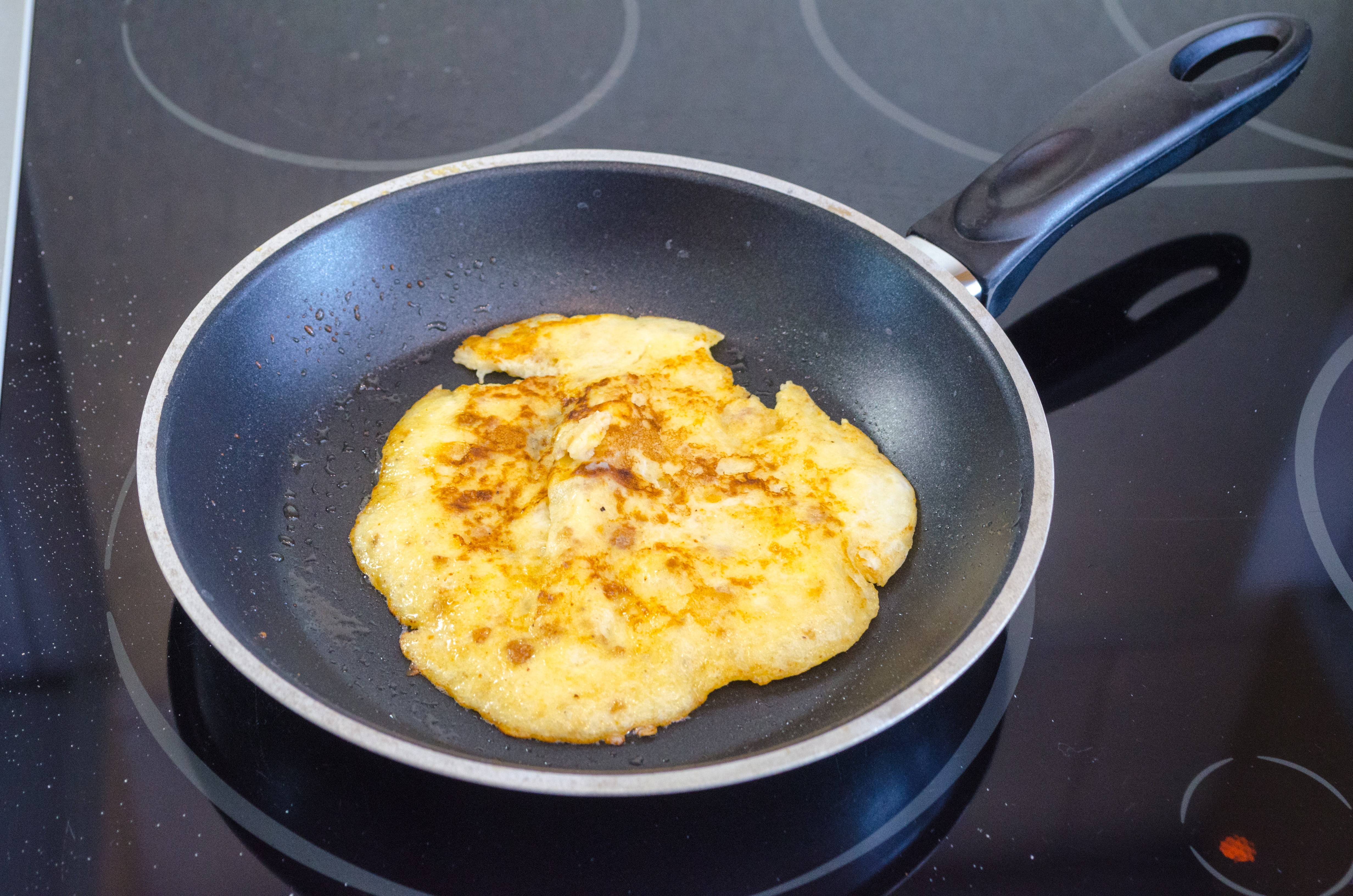 healthy eating, top, wellbeing, fried, breakfast, frying pan, food and drink, scrambled eggs, omelette, pfannekuche, frying, eat, domestic room, hob, fry, HD Wallpaper