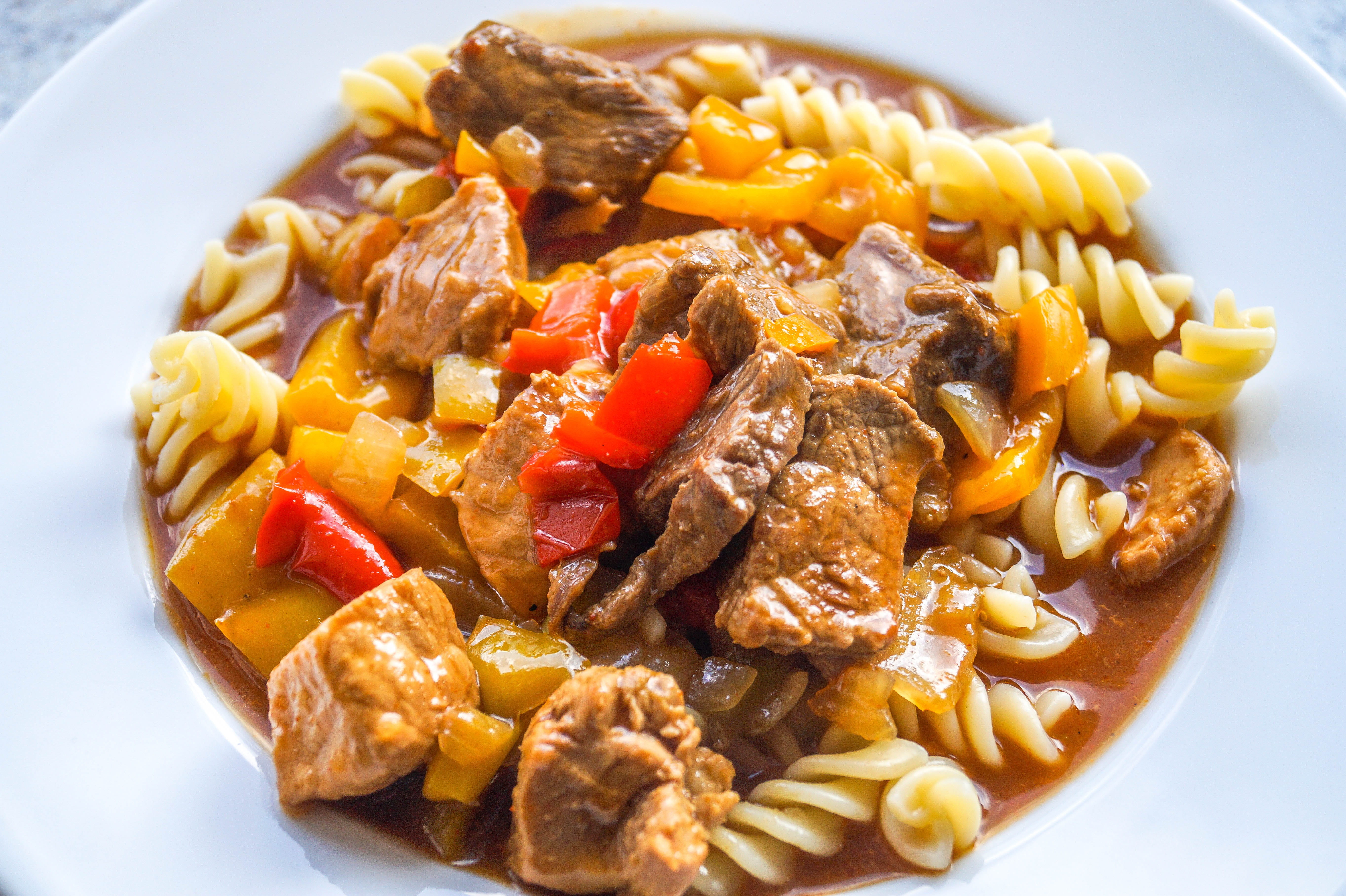 dinner, serving size, close-up, Noodles, macaroni, spaghetti, freshness, stew, italian food, yellow, pasta, cook, red, meat, Nutrition, Food, high angle view, HD Wallpaper