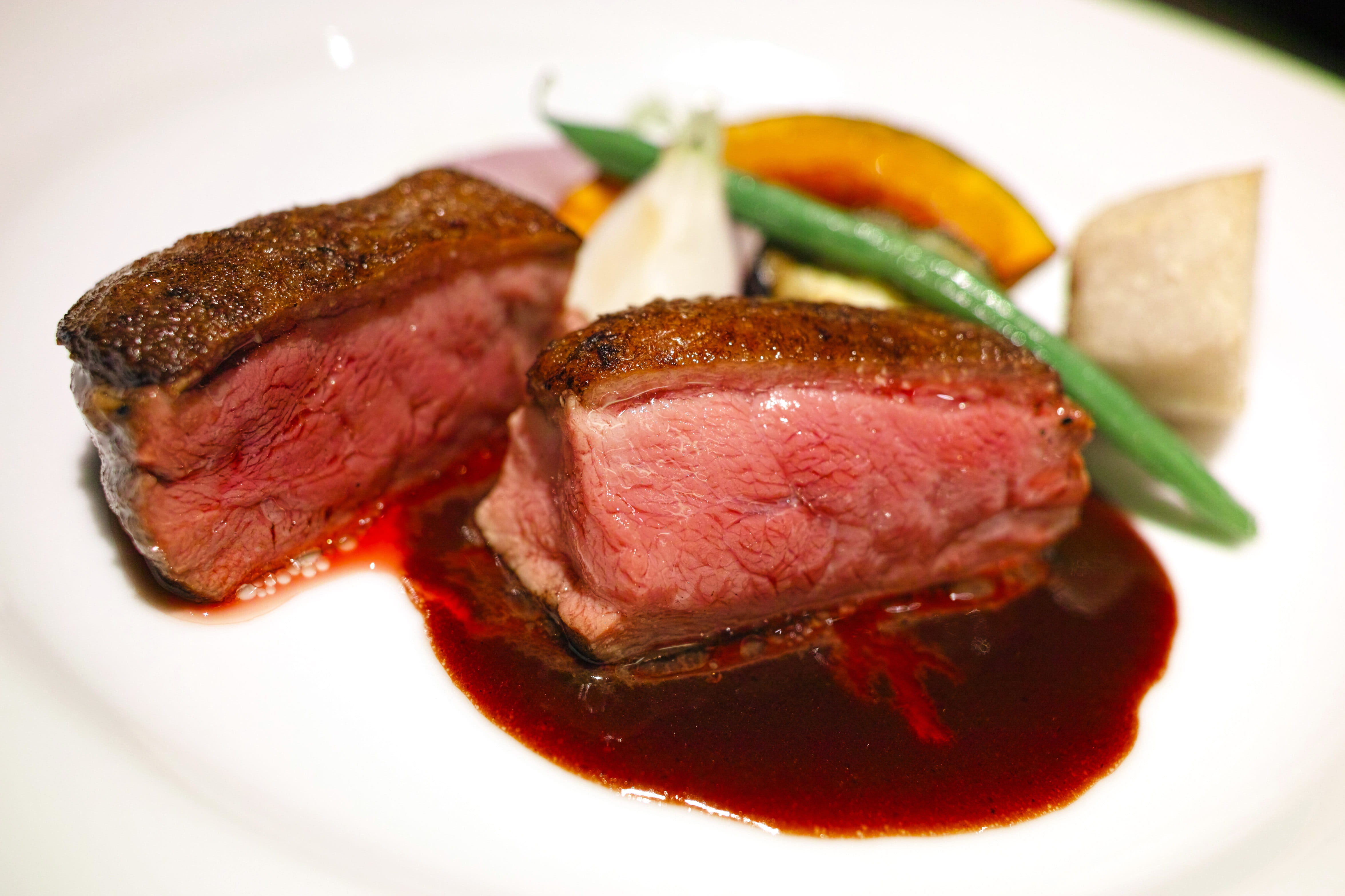 steak, plate, food, restaurant, edible mushroom, serving size, wellbeing, french, dinner, 4K, food and drink, fruit, meat, duck meat, no people, ready-to-eat, HD Wallpaper