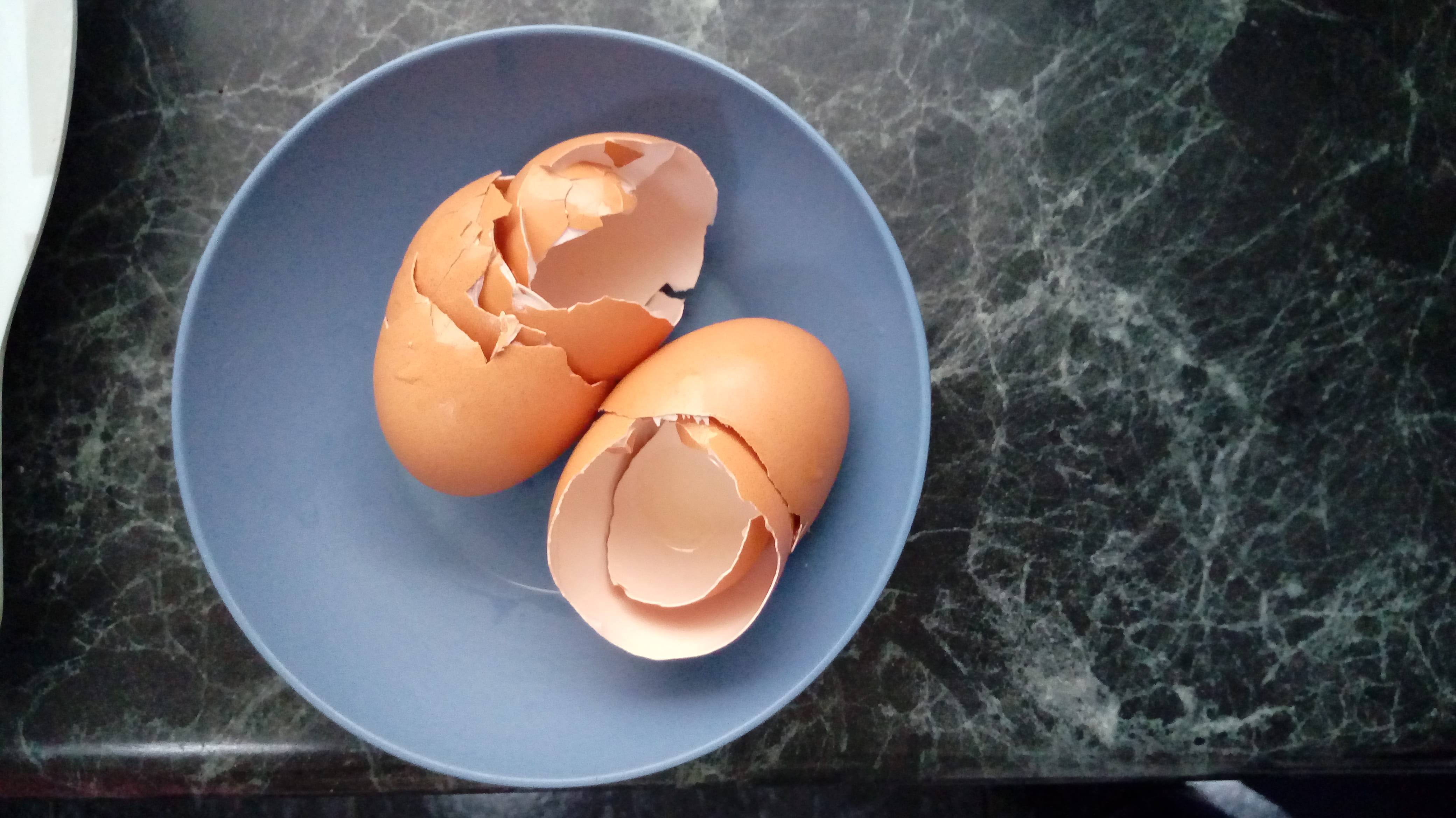 plate, omelette, cracked, group of objects, high angle view, broken, shells, bowl, directly above, food, eggs, breakfast, egss, shell, indoors, morning, HD Wallpaper