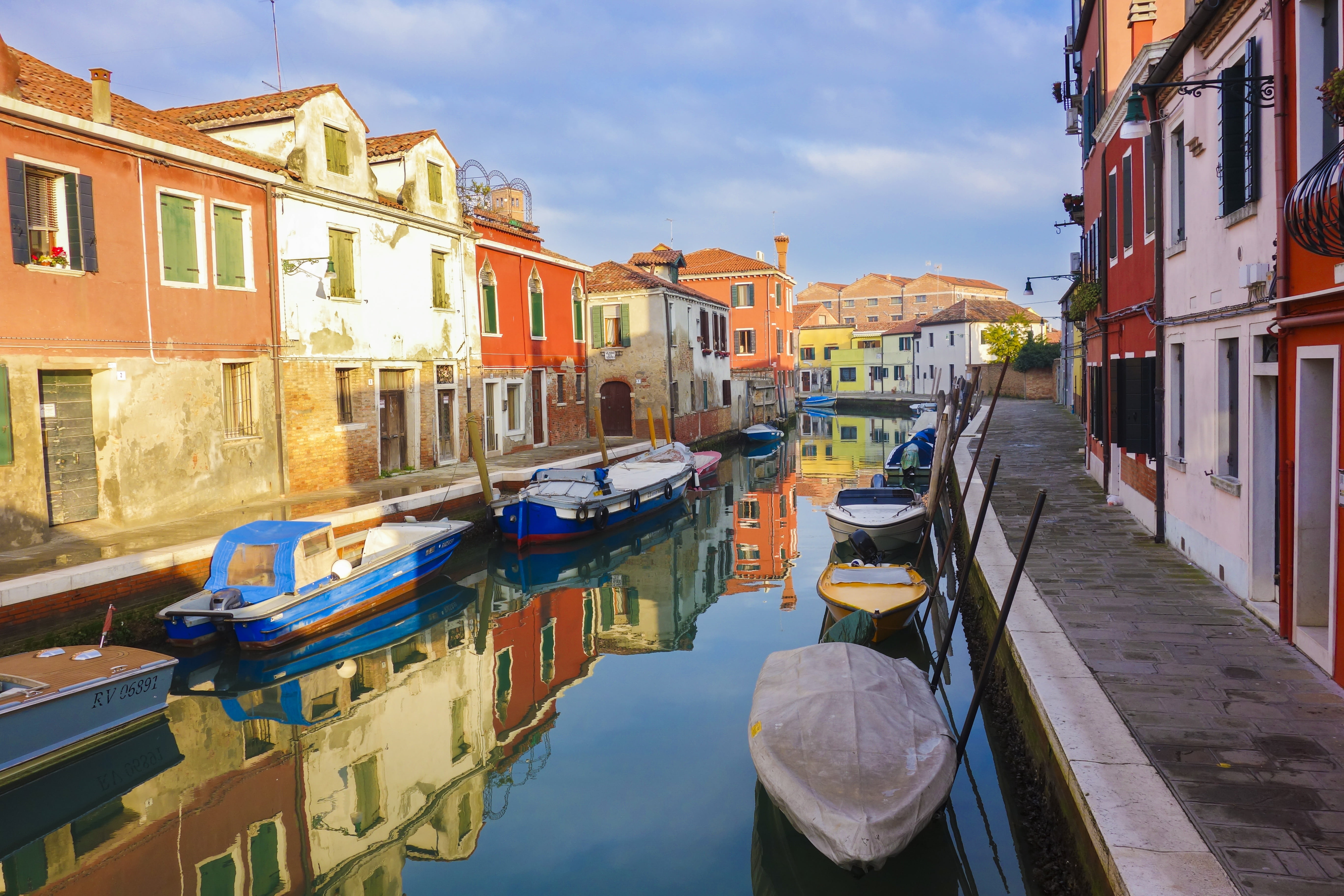 outdoors, colorful, no people, tourism, venice, cultures, house, travel, wooden post, pathways, 5K, day, street, building Exterior, town, canal, waterfront, HD Wallpaper