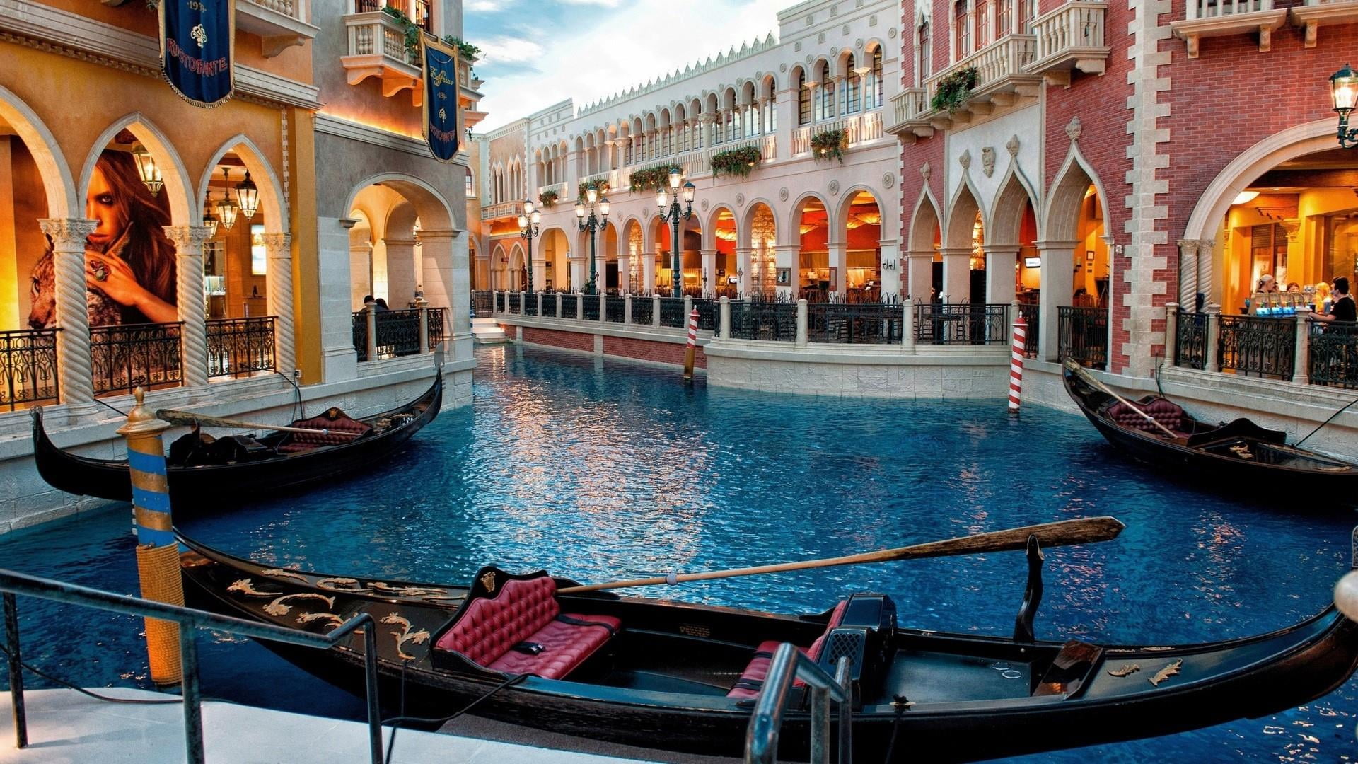 resort, 1080P, day, wooden post, gondola - traditional boat, building exterior, city, gondola, travel destinations, nautical vessel, built structure, tourism, HD Wallpaper