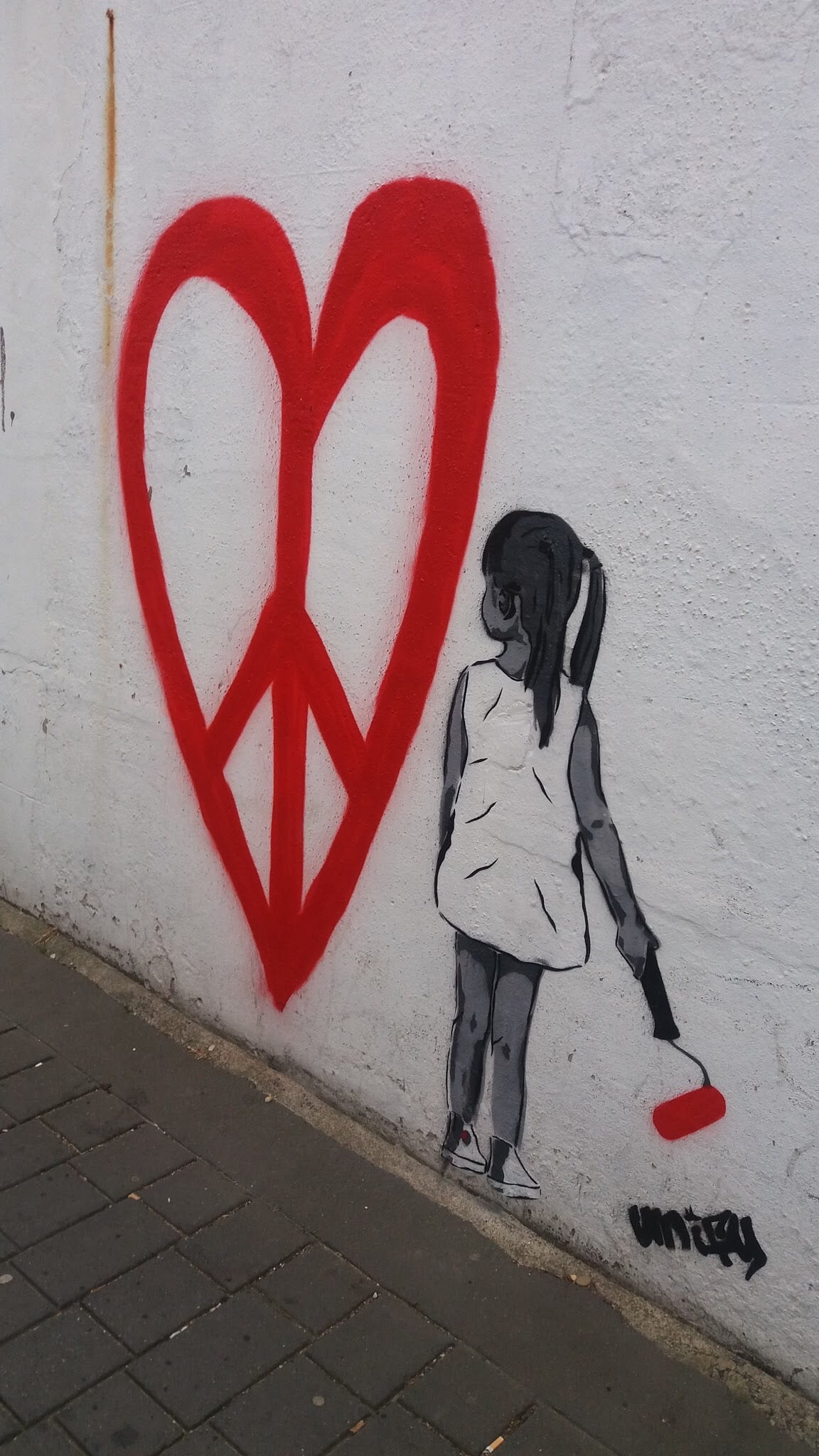 girl, city, wall - building feature, meaning, serenity, mural, holding, looking, lifestyles, fresco, united kingdom, bimba, street art, road, white, nero, Phone HD Wallpaper