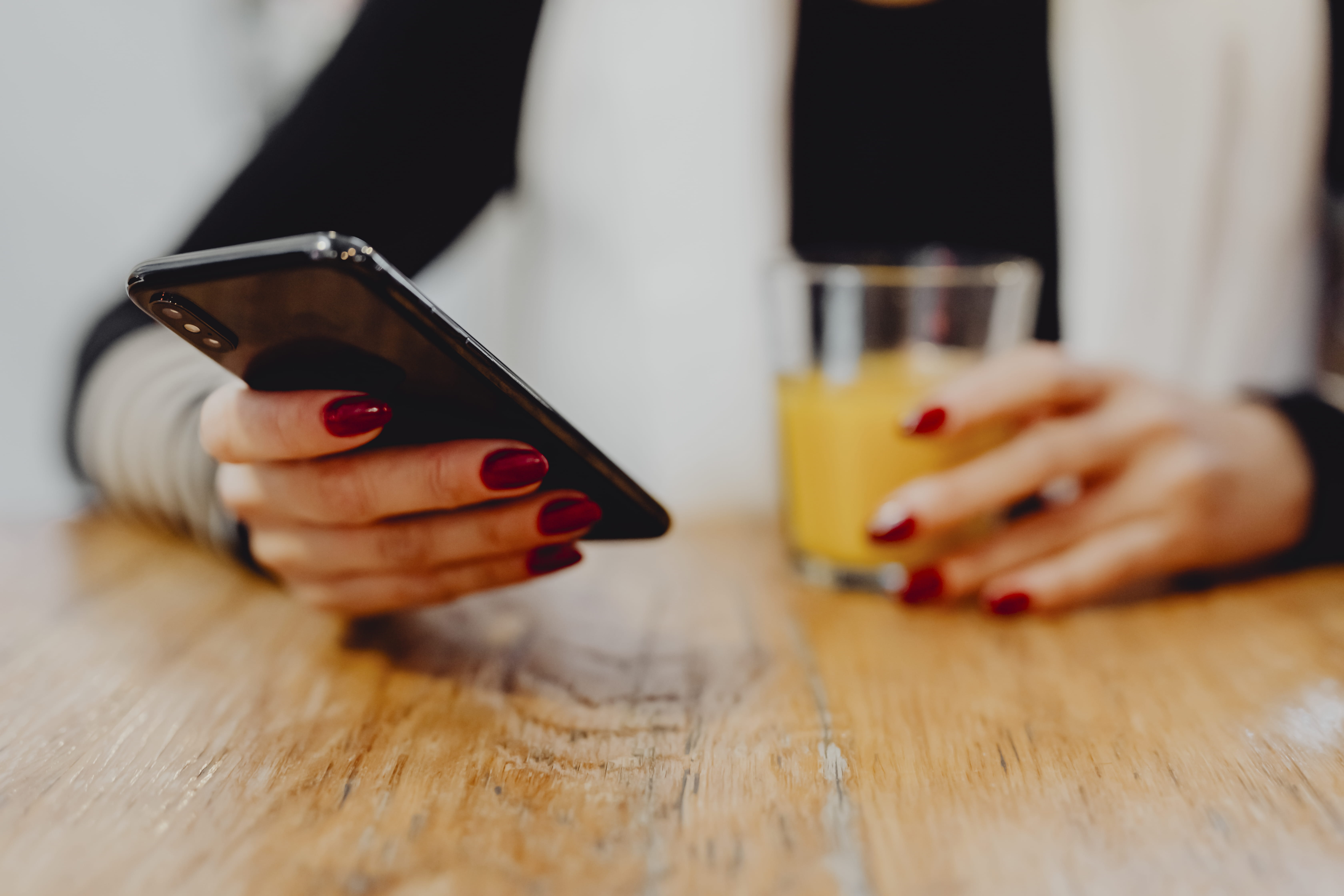 technology, red nails, portable, juice, vitamins, nail polish, phone, human hand, adult, red nail polish, wireless technology, vitamin c, focus, leisure, HD Wallpaper