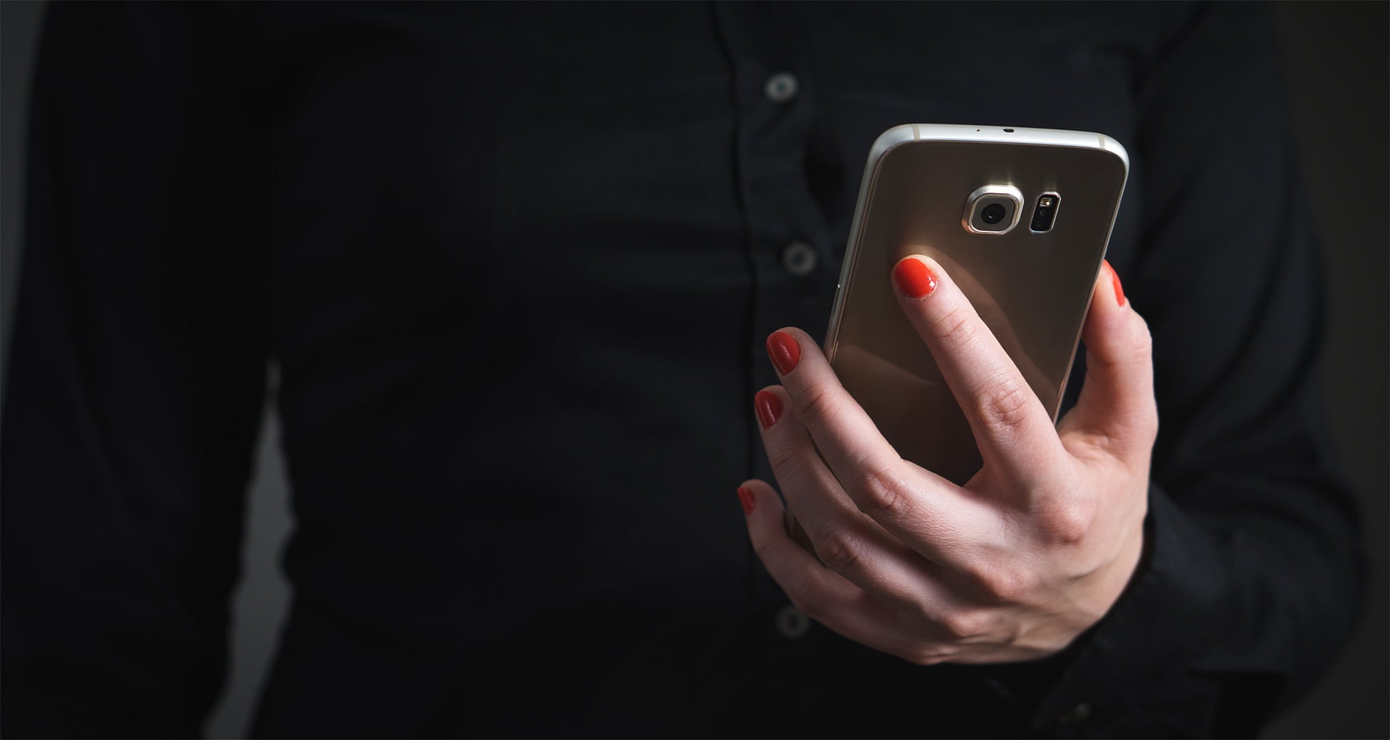social media, female, woman, modern, online, connection, finger, body part, holding, one person, studio shot, human body part, communication, connect, wireless technology, HD Wallpaper