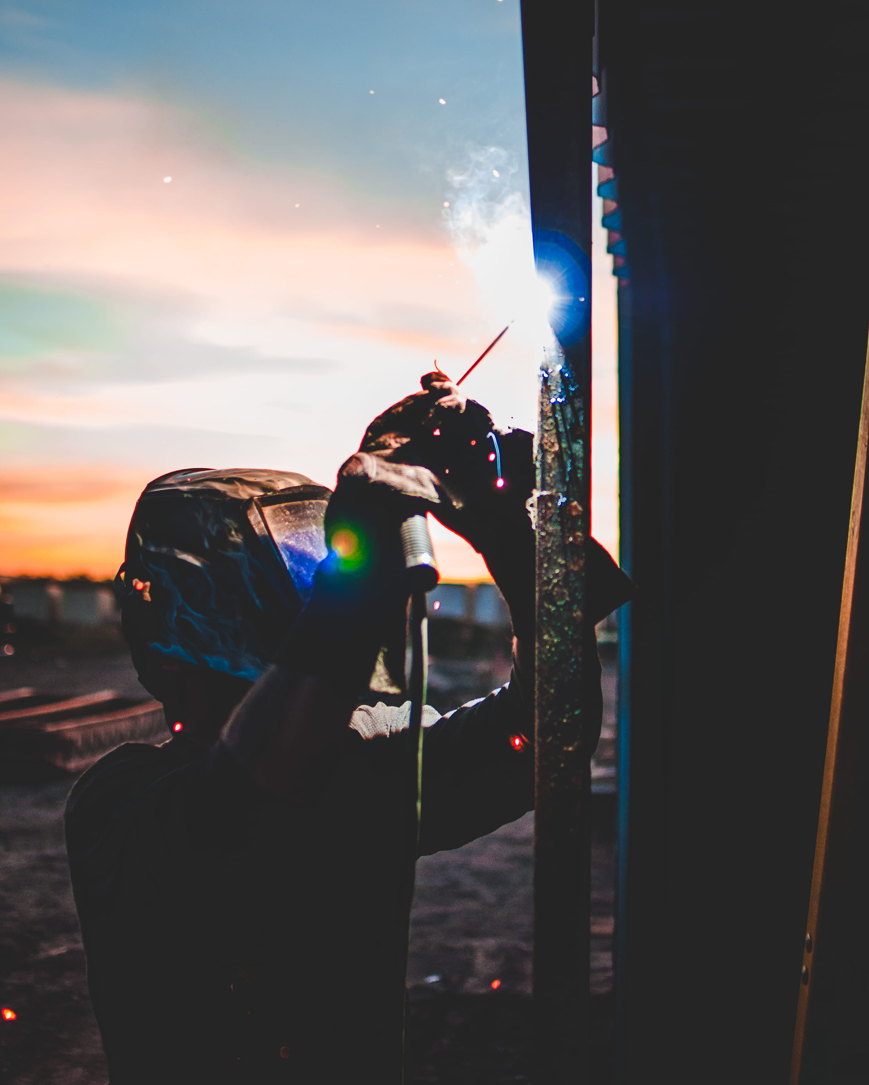 rod, welding, sunset, hand, bright, silhouette, technology, person, 2K, holding, sky, one person, human hand, work, light, lifestyles, flash, outdoors, Phone HD Wallpaper