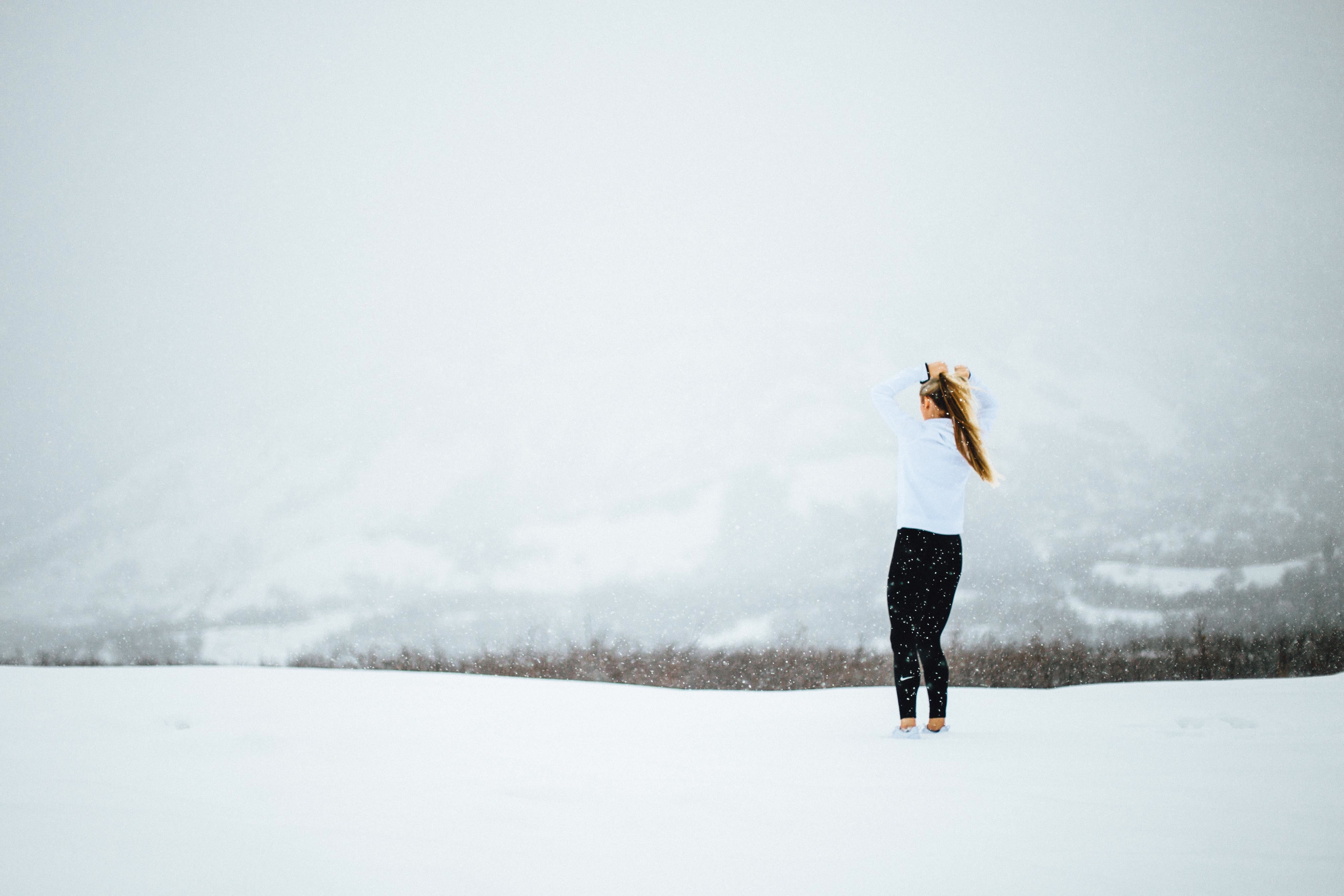 profile view, blonde, snowing, people, nature, photo, standing, side view, white, outfit, outdoors, full length, woman, blizzard, winter, body part, cold, HD Wallpaper
