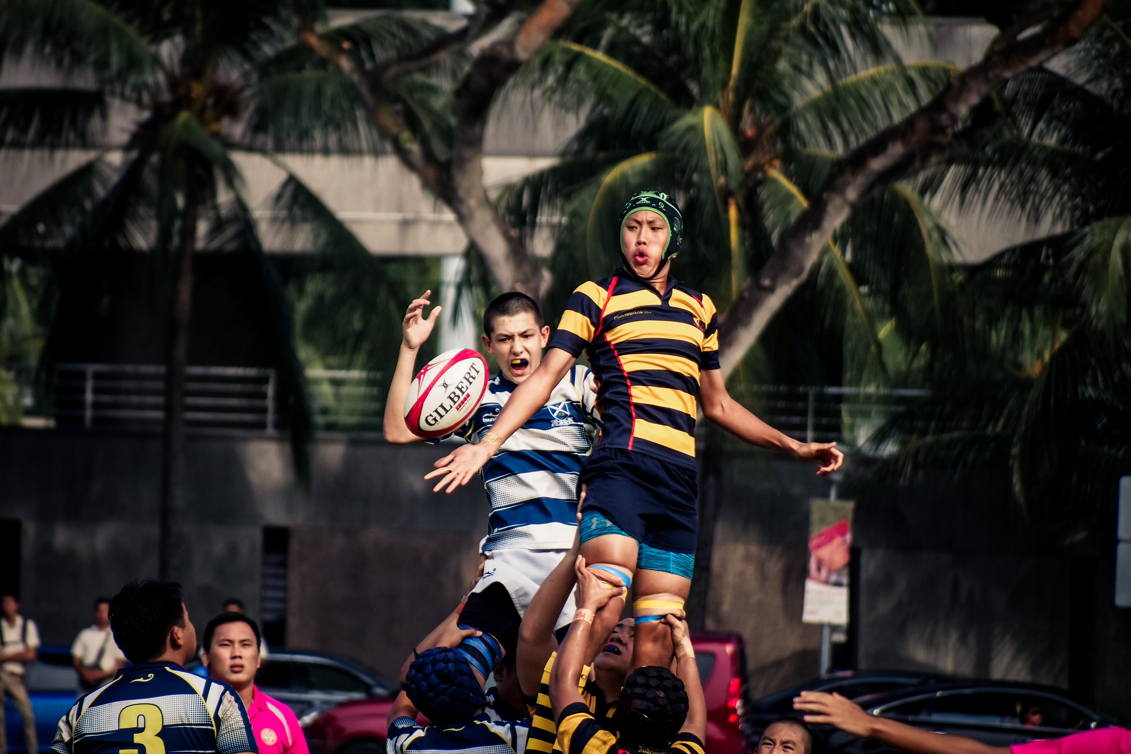 shirts, ball, people, leisure activity, playing, outdoors, women, togetherness, lifestyles, deporte, sport, men, enjoyment, soccer, game, polo, arms raised, HD Wallpaper