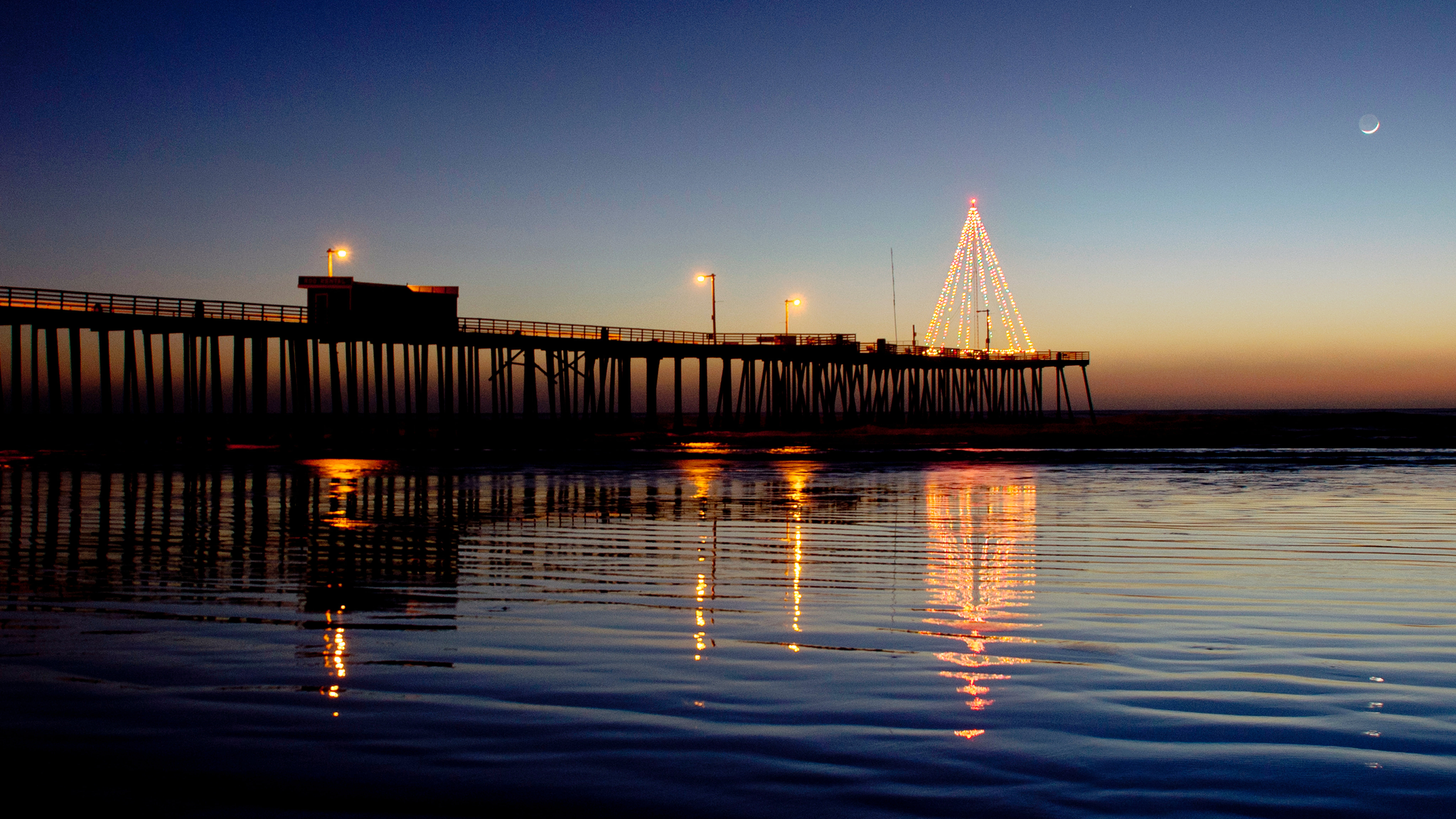 building exterior, 8K, city, water, illuminated, transportation, cloud, bridge, nature, christmas, lights, sunset, travel destinations, nighttime, dock, HD Wallpaper