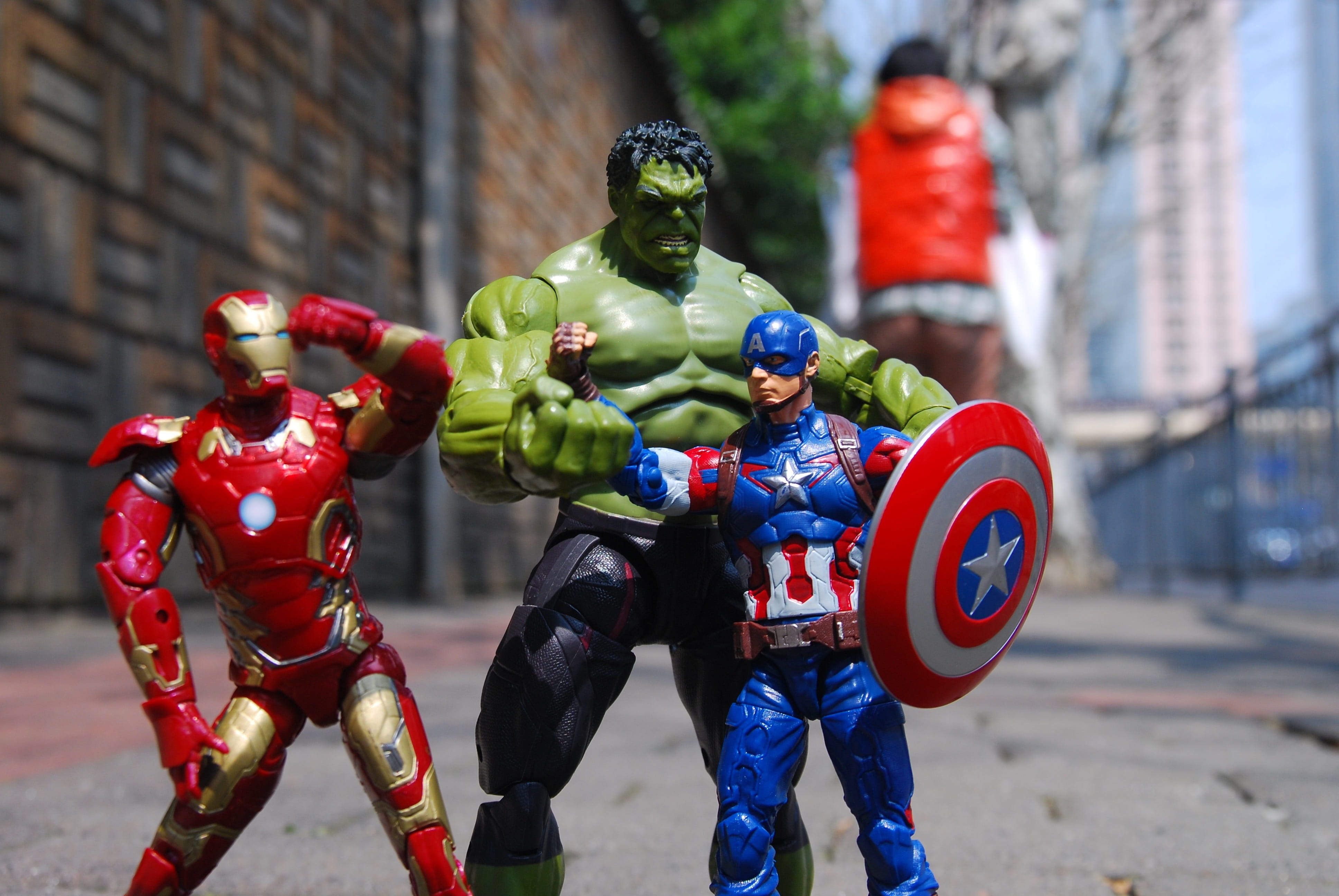 outdoors, multi colored, heroes, 4K, celebration, Figures, male likeness, men, city, red, marvel, shanghai, captain, hulk, street, art and craft, captain america, HD Wallpaper