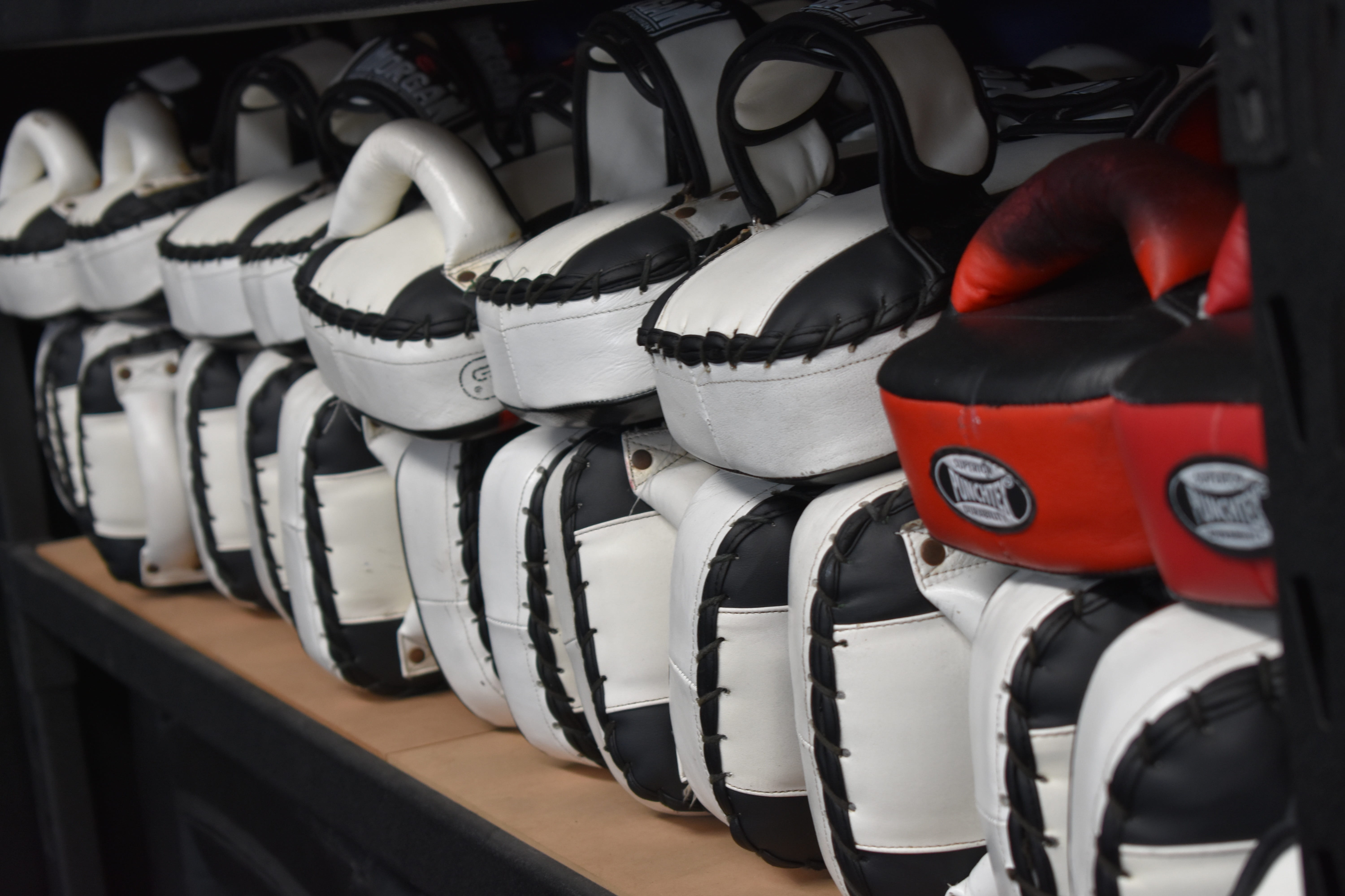 in a row, sport, boxing gloves, arrangement, ring, retail display, conflict, collection, activity, choice, young, leather, competitive, security, punch, HD Wallpaper