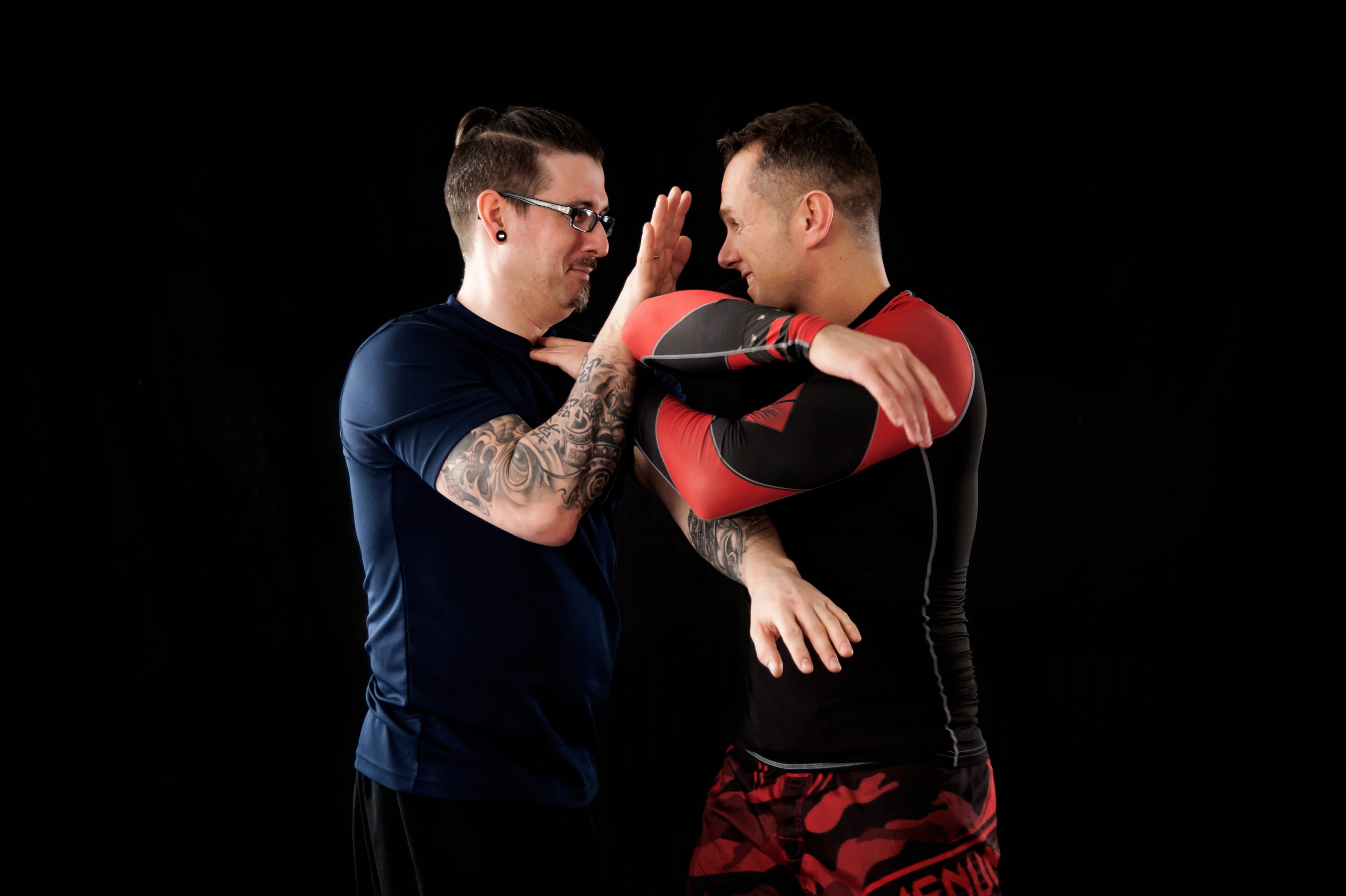 studio shot, black color, tai-chi, males, kung fu, sporty, chi sao, elbow shock, teacher, men, 2K, boxing - sport, wing chun martel art, fighting, mid adult, HD Wallpaper