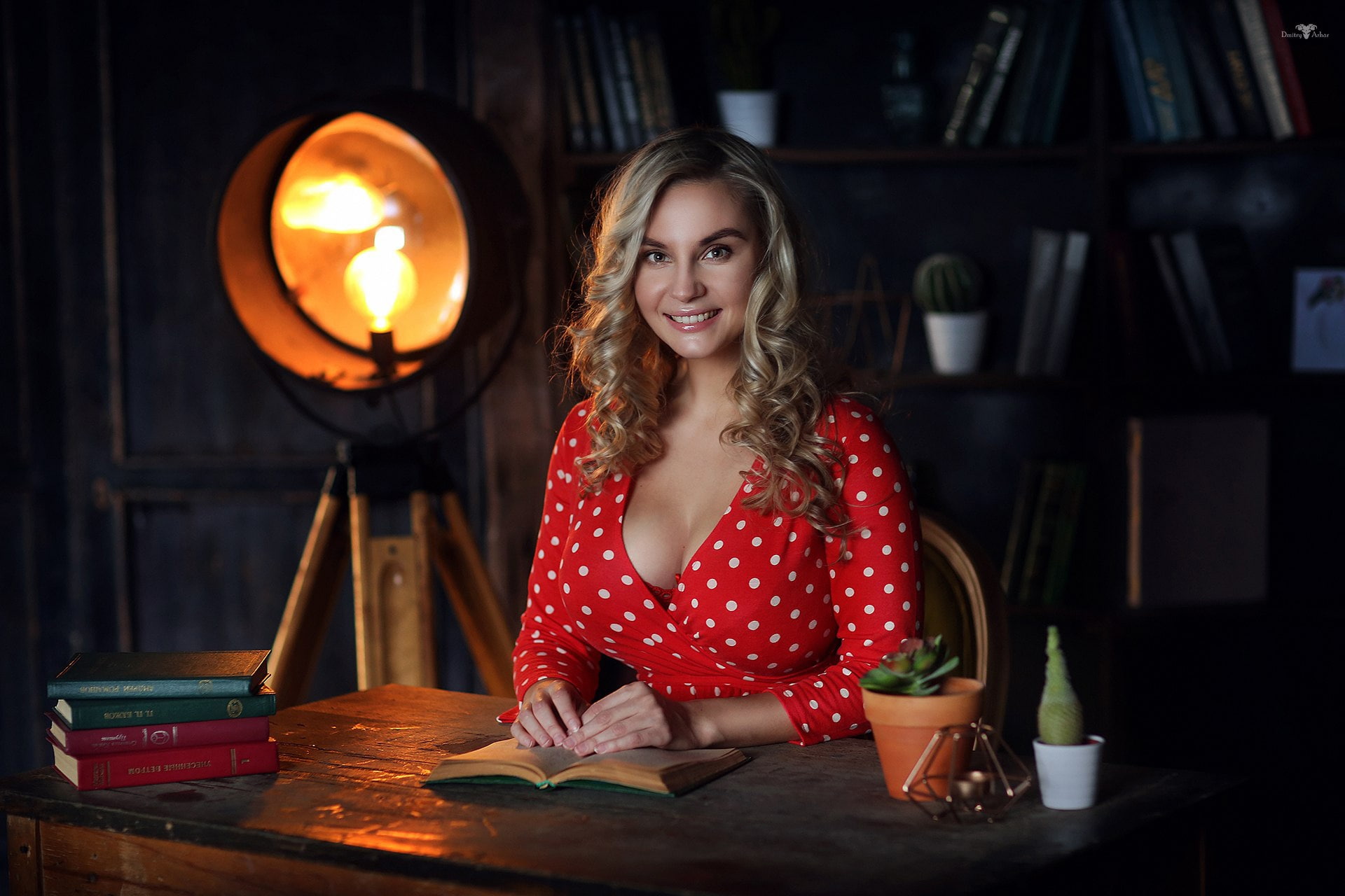 Dmitry Arhar, chest, girl, books, spotlight, 1080P, look, curls, smile, HD Wallpaper