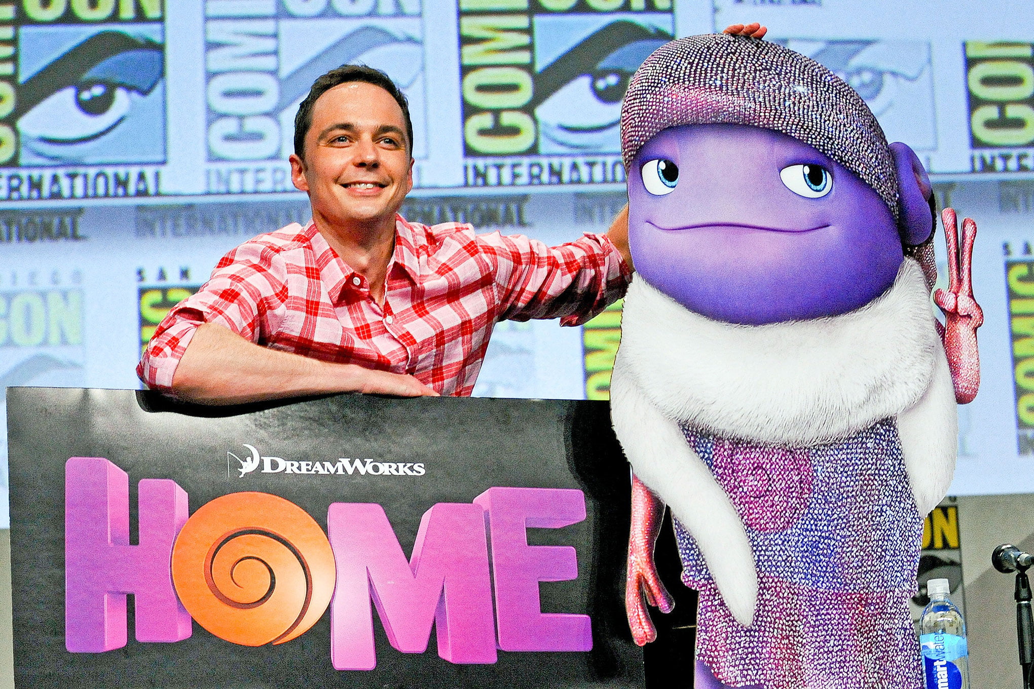 people, actor, smile, hat, men, text, toy, human representation, cheerful, happiness, jim parsons, adult, smiling, consumerism, business, character, illustration, HD Wallpaper