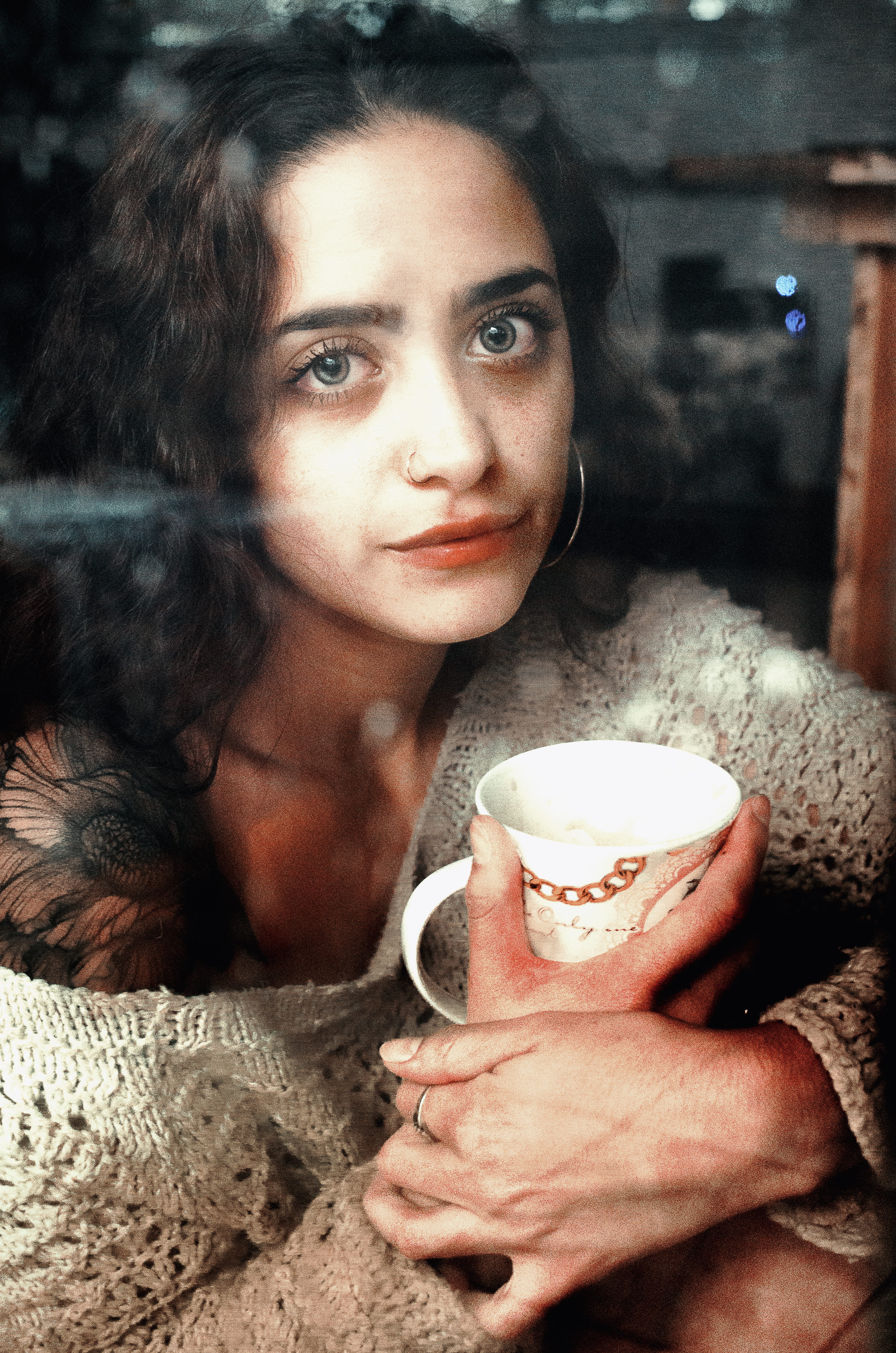 refreshment, tea cup, cup, lifestyles, beautiful woman, indoors, coffee, coffee - drink, one person, food and drink, headshot, girl, drinking, drink, argentina, Phone HD Wallpaper