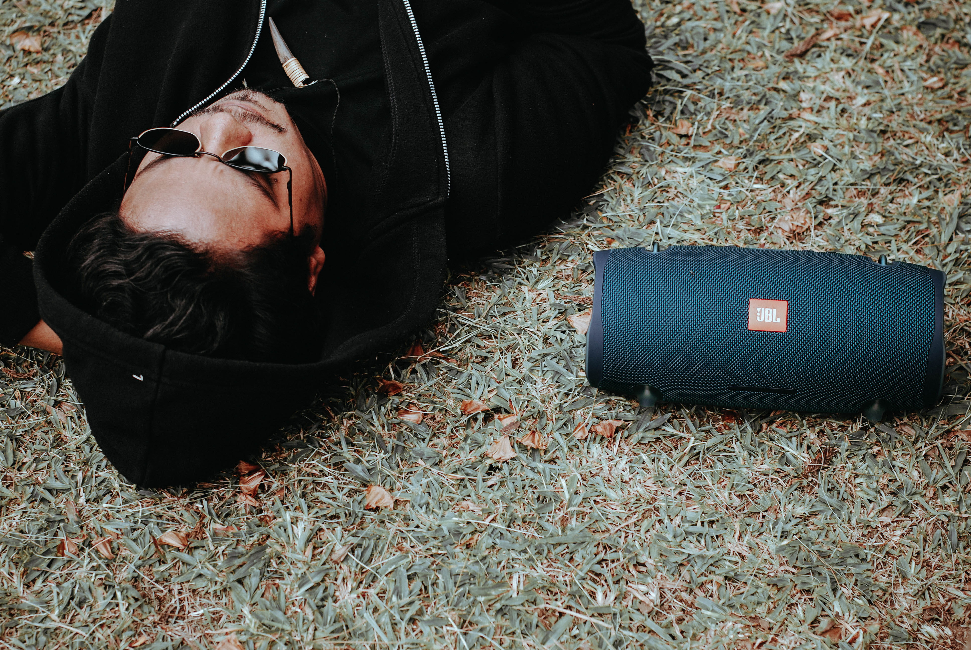 speaker, 4K, bluetooth, day, land, grass, spoke, black, front view, person, one person, warm clothing, ground, fashion, electronics, leisure activity, HD Wallpaper
