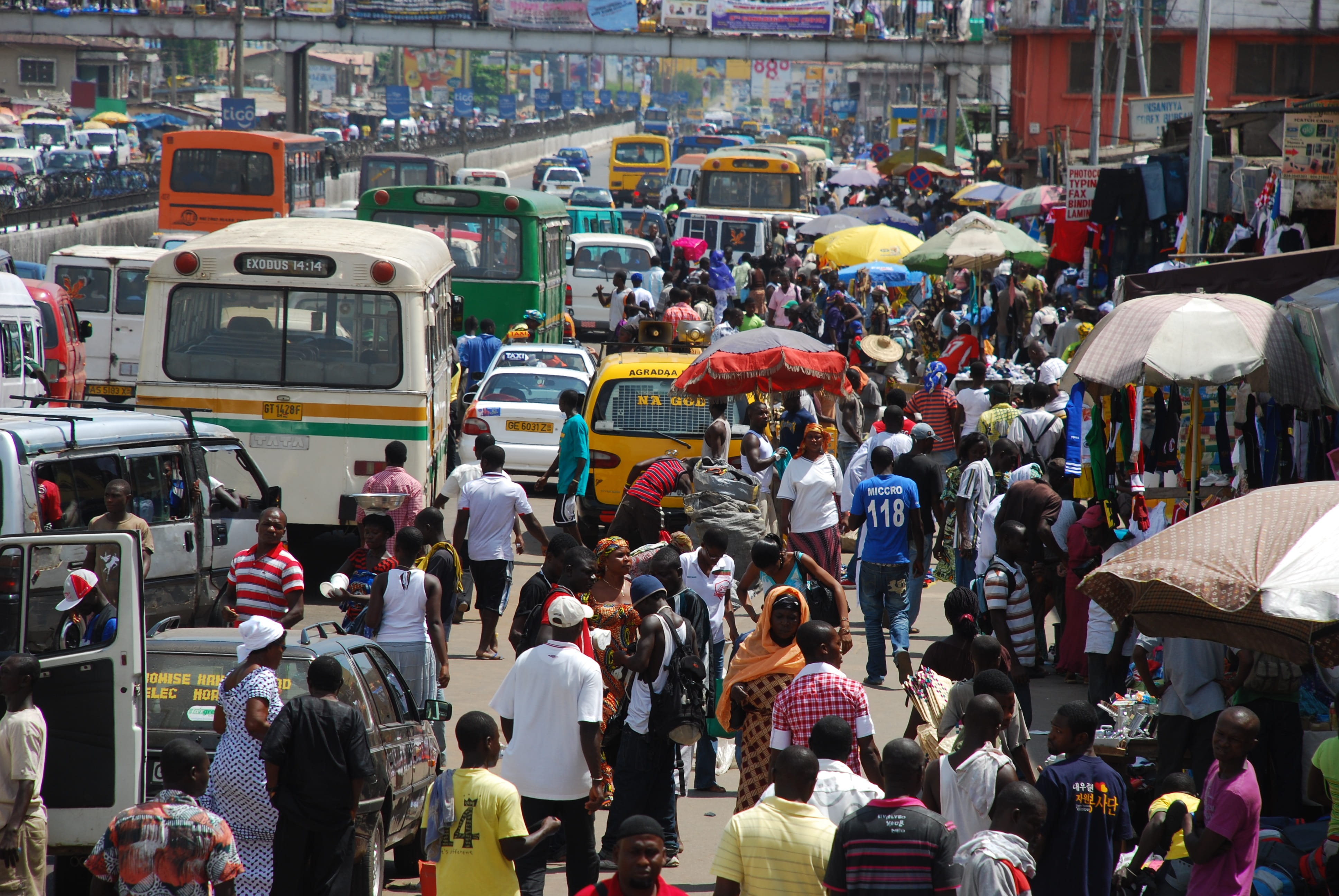 city, group of people, crowd, ghana, commuter, women, architecture, market, africa, adult, street market, travel, large group of people, market stall, mode of transportation, HD Wallpaper