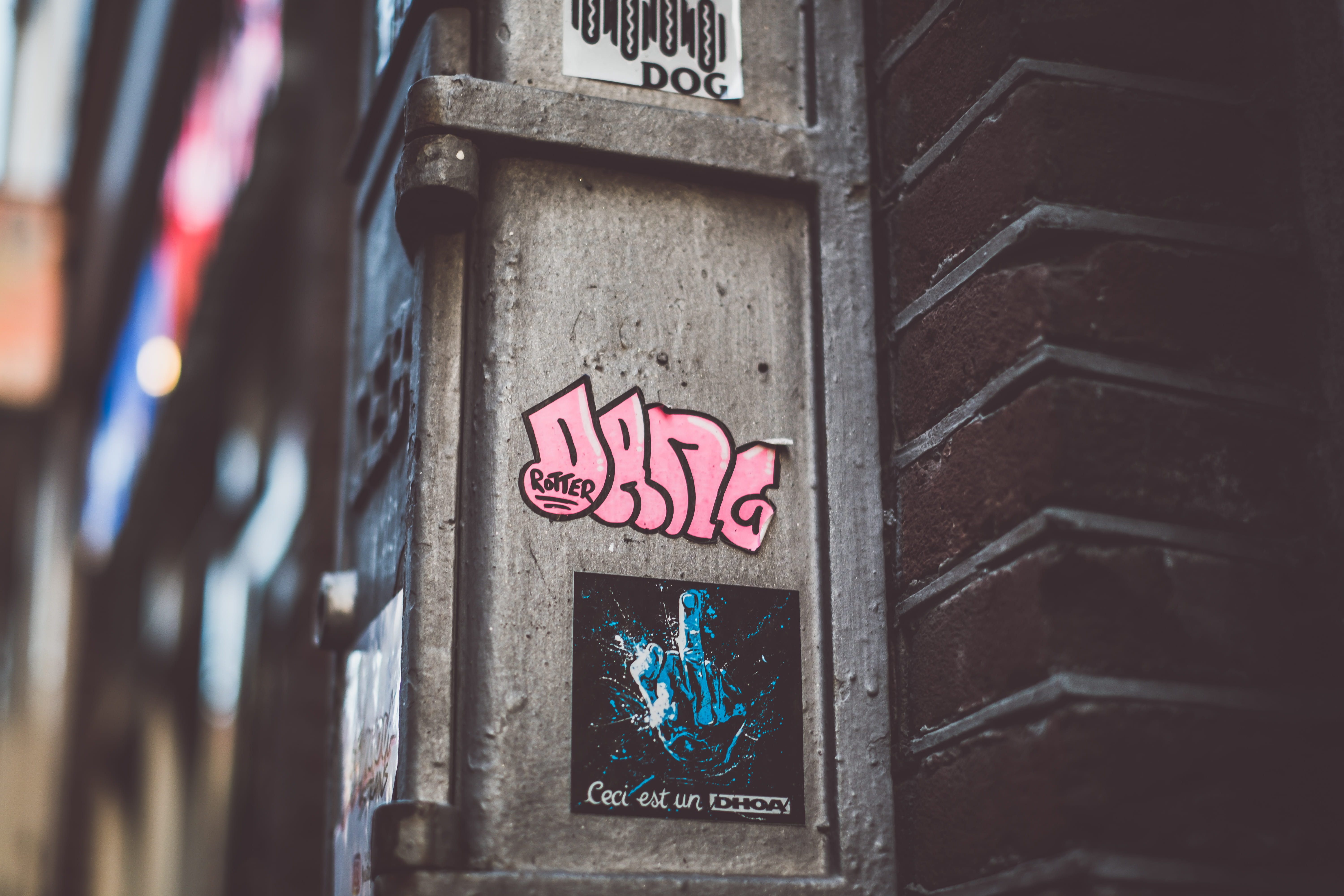 communication, signalise, sign, information, design, metal, daytime, grafitti, low angle view, gray, selective focus, colourful, brick wall, paint, street art, HD Wallpaper