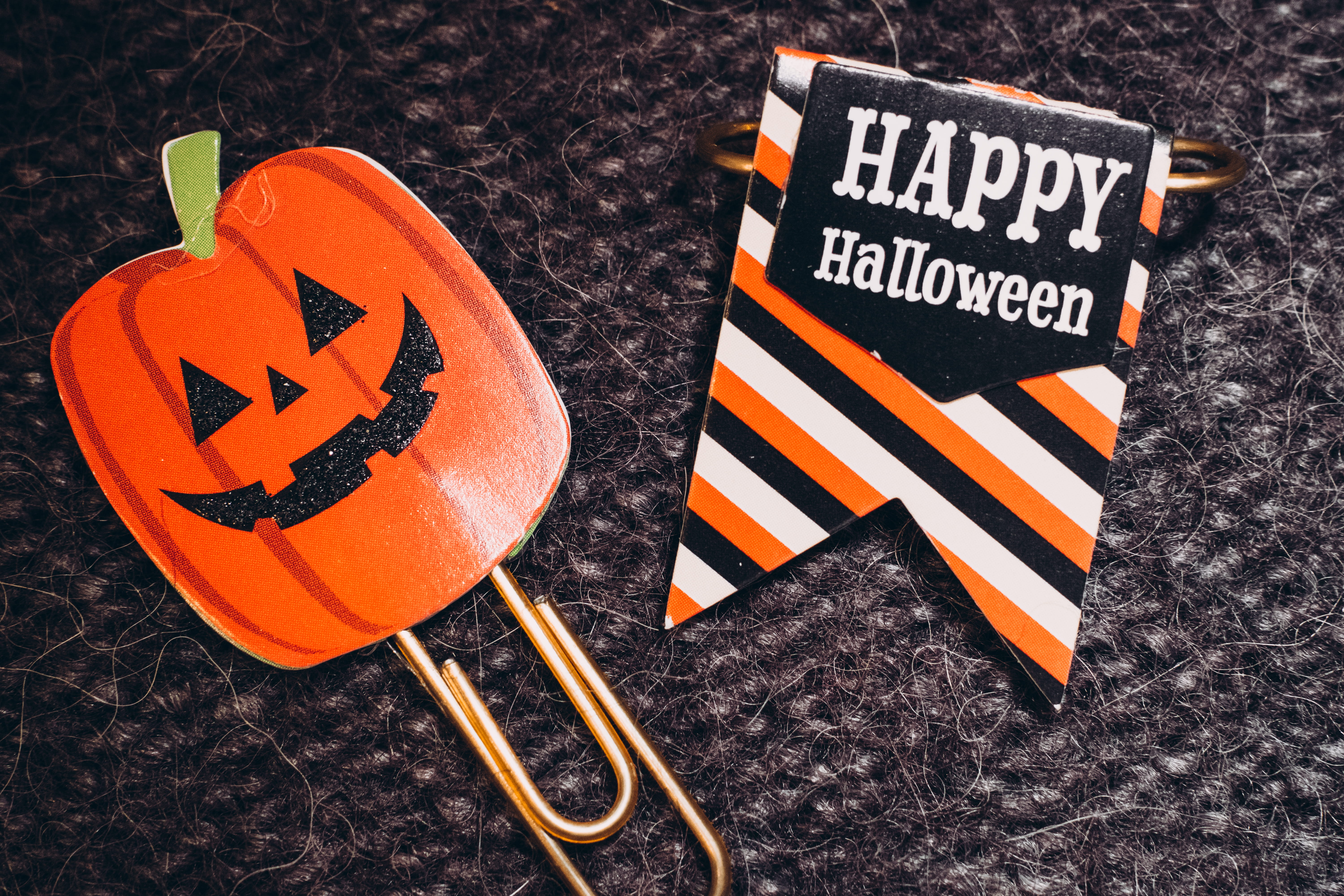 sign, art, 5K, halloween, sweet food, pumpkin, food and drink, food, still life, holiday - event, orange color, traditional, close-up, conceptual, western script, HD Wallpaper
