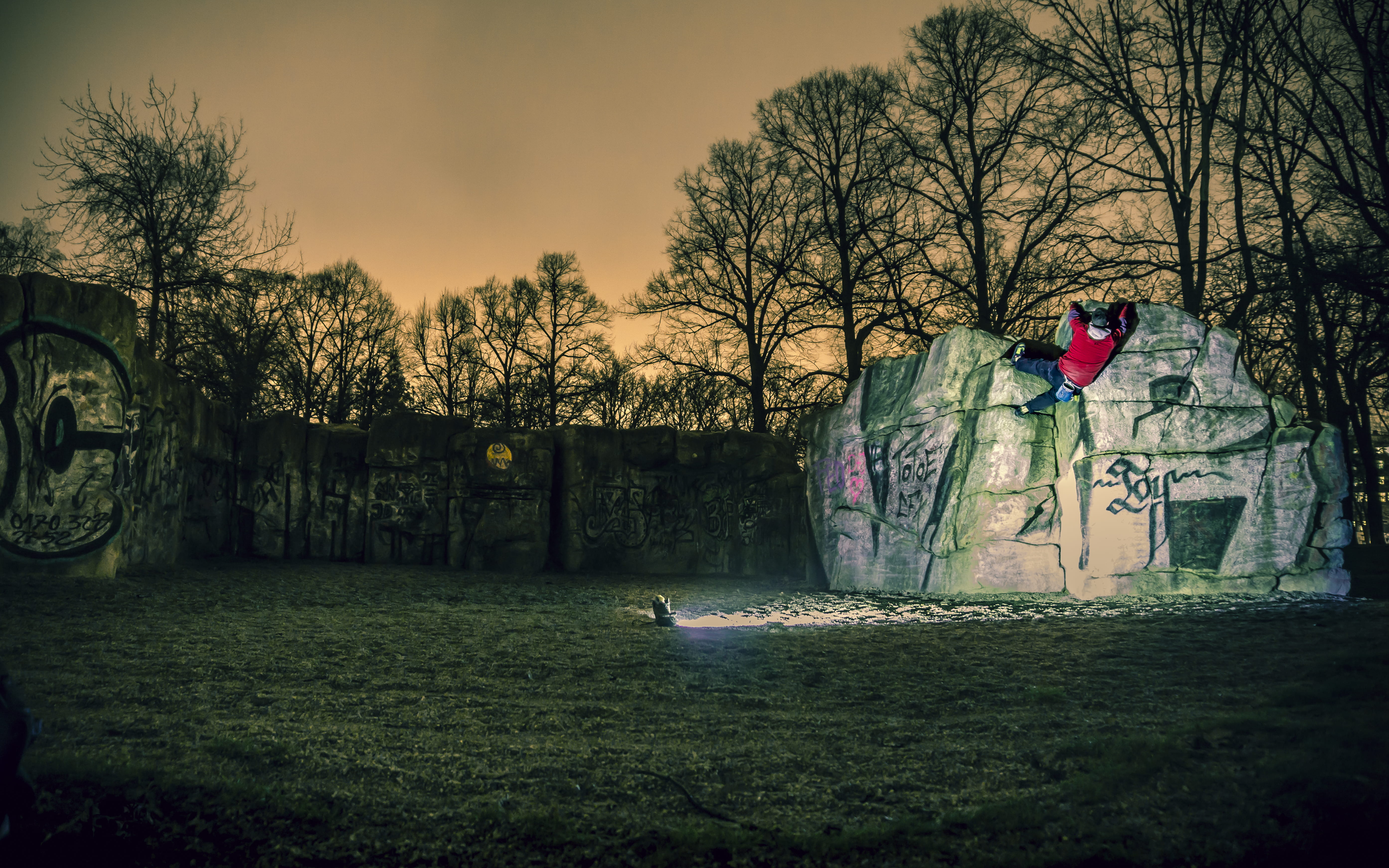 building, outdoors, focal, climbing shoes, graffiti, flash, sunset, land, creativity, art and craft, no people, light, boudern berlin, boulder block, berlin, HD Wallpaper