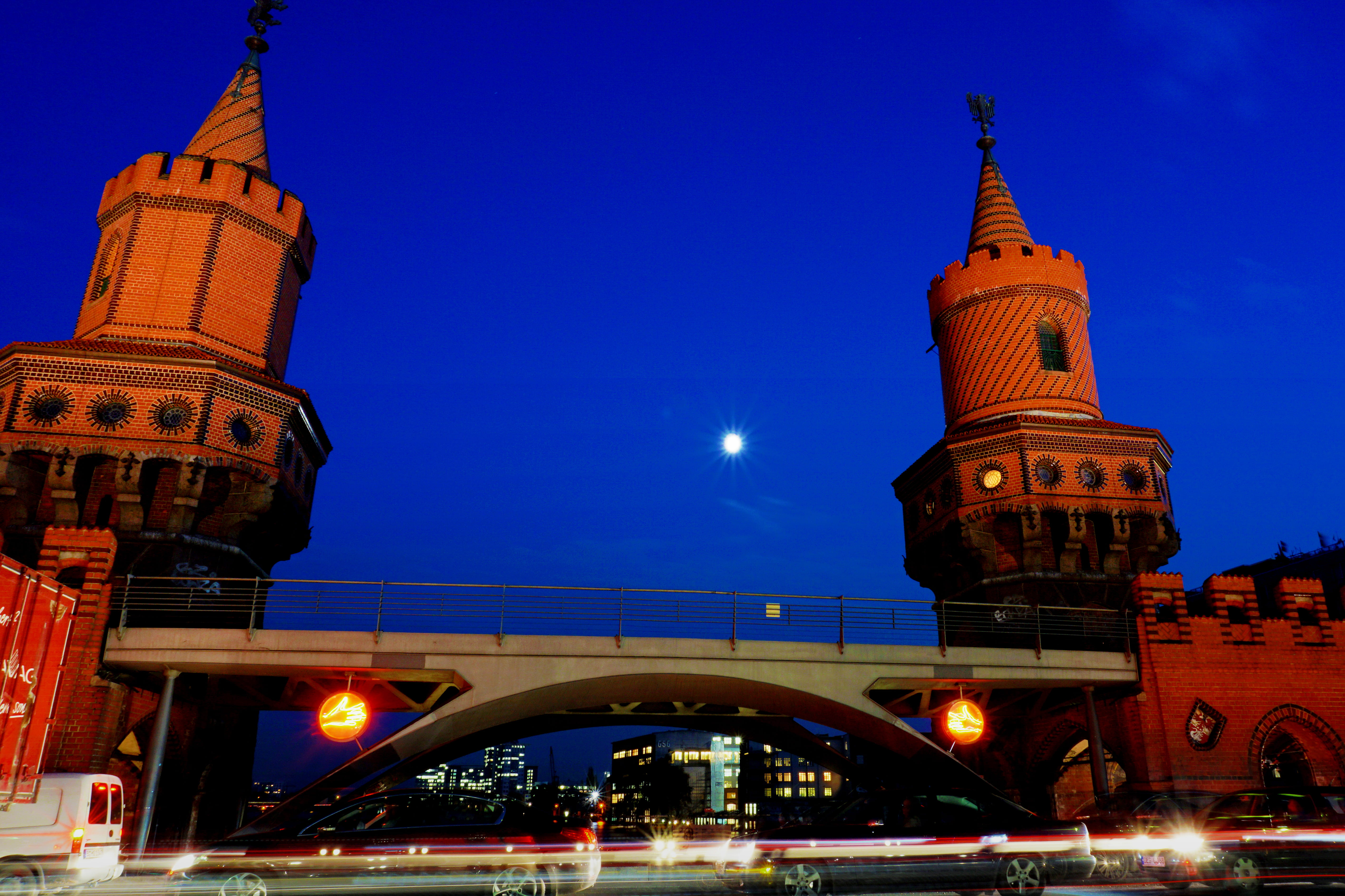 traffic, train track, city, night, illuminated, office building exterior, oberbaumbrücke, building, dusk, no people, built structure, architecture, evening, HD Wallpaper