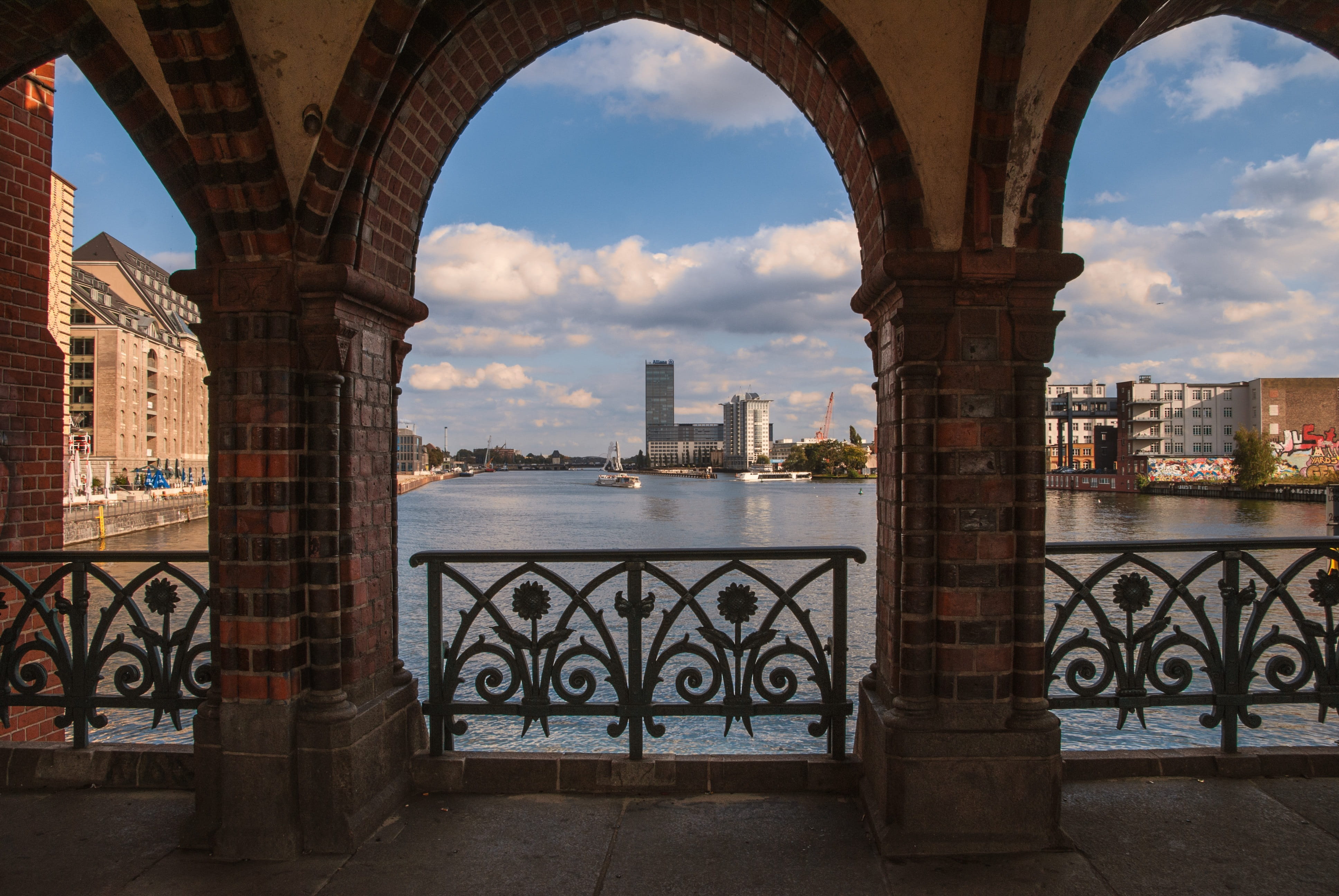 built structure, 4K, arch, bridge - man made structure, day, arched, city, architecture, cloud - sky, connection, building, oberbaumbrücke, water, friedrichshain, HD Wallpaper
