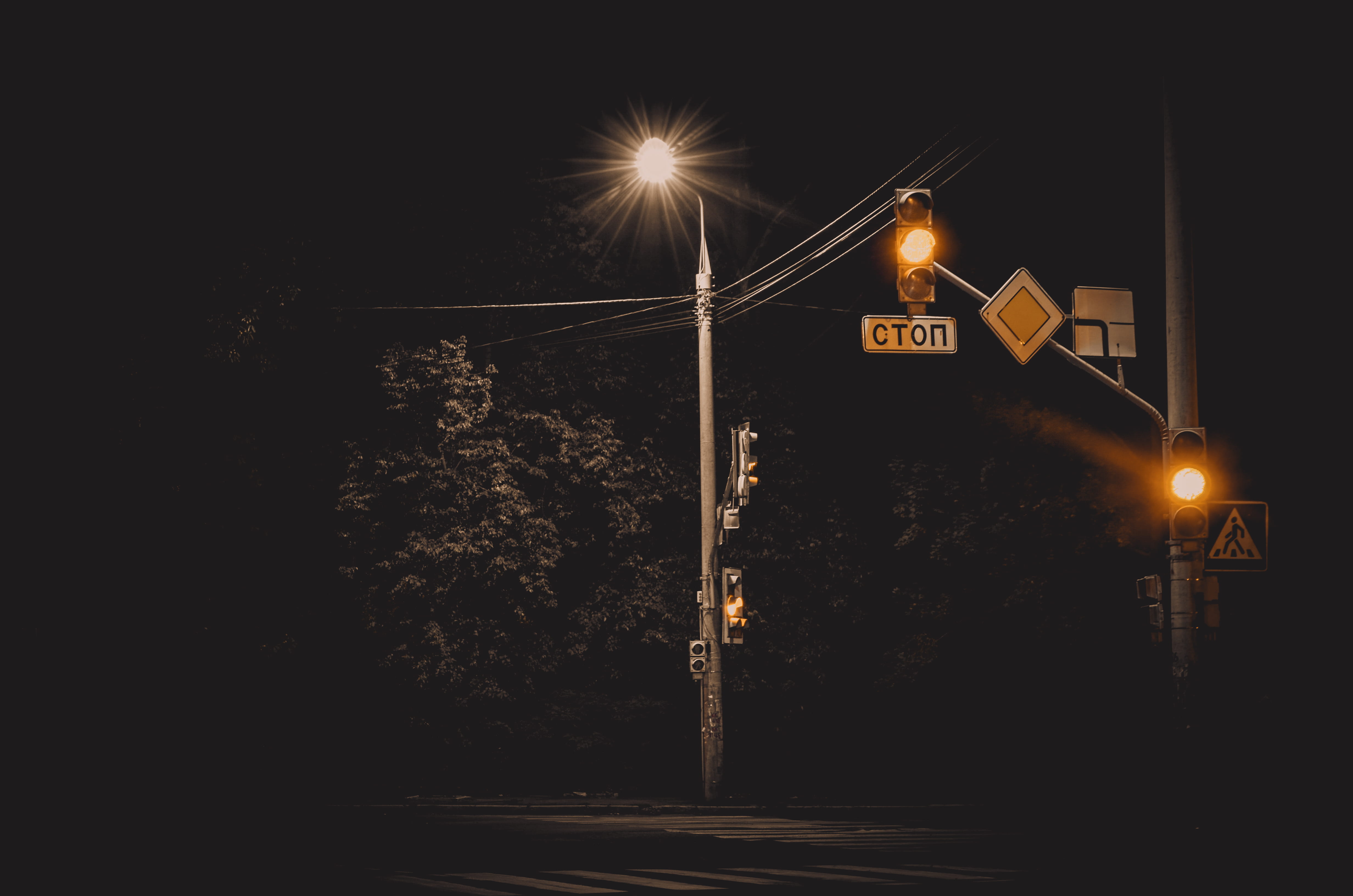 nighttime, no people, guidance, street Light, road, architecture, outdoors, nature, night, green, trees, city, dark, sky, built structure, post, crossing sign, HD Wallpaper