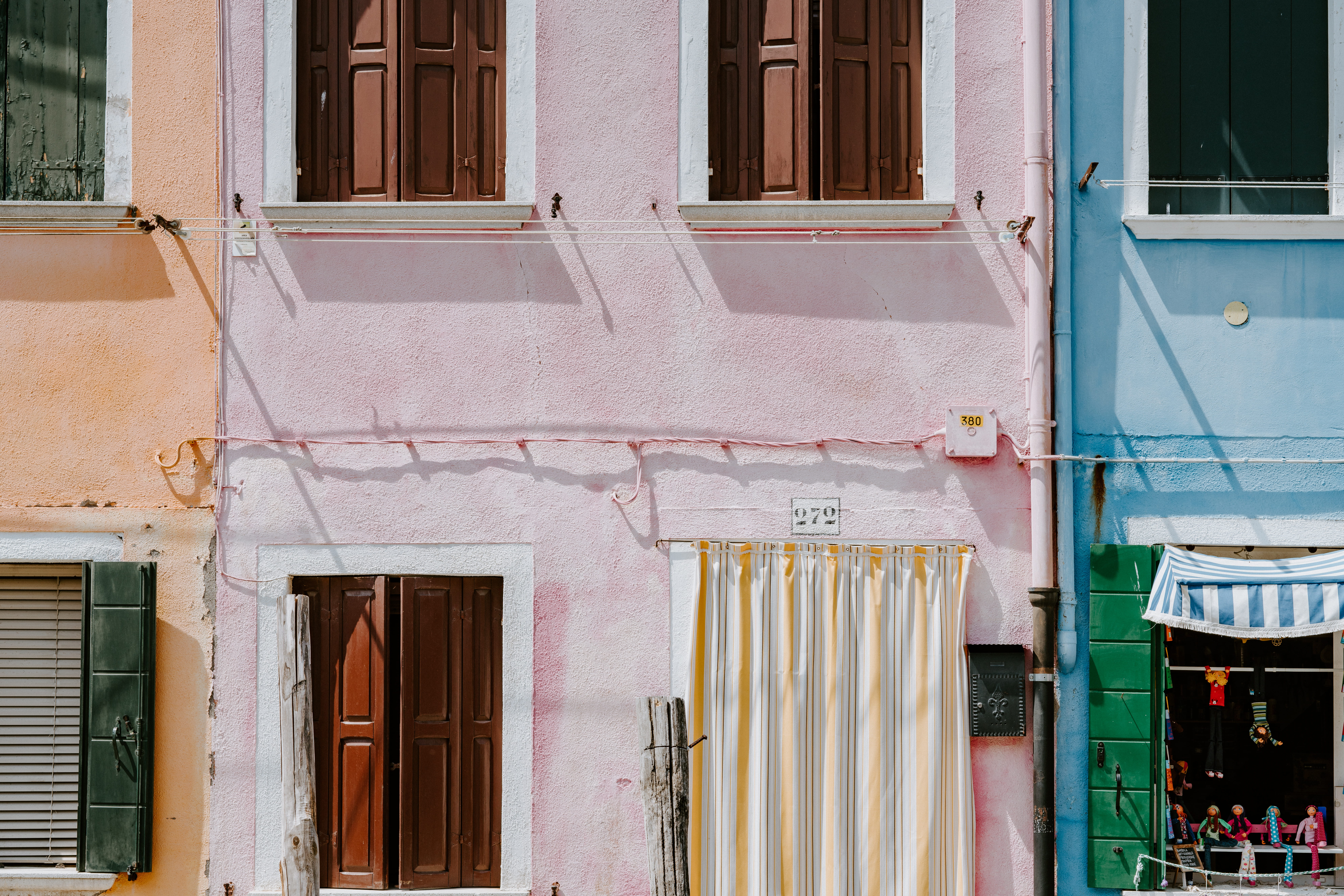 architecture, multi Colored, italy, drainpipe, outdoors, shutter, stripe, venice, europe, 8K, residential District, town, old, mediterranean Countries, HD Wallpaper