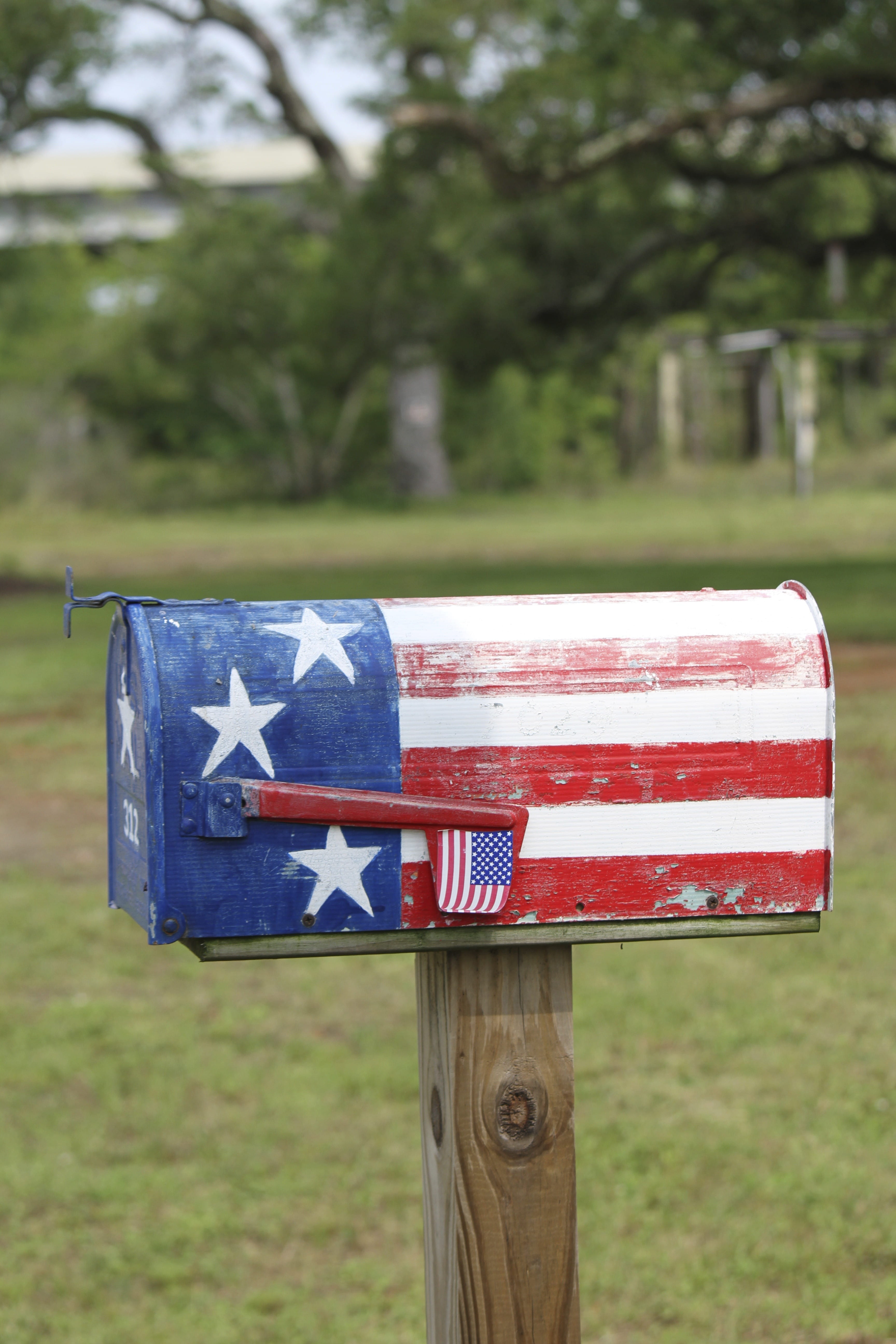 no people, wood - material, independence day, united, letterbox, blue, united states, close-up, states, flag, grass, patriotic, symbol, 5K, communication, Phone HD Wallpaper