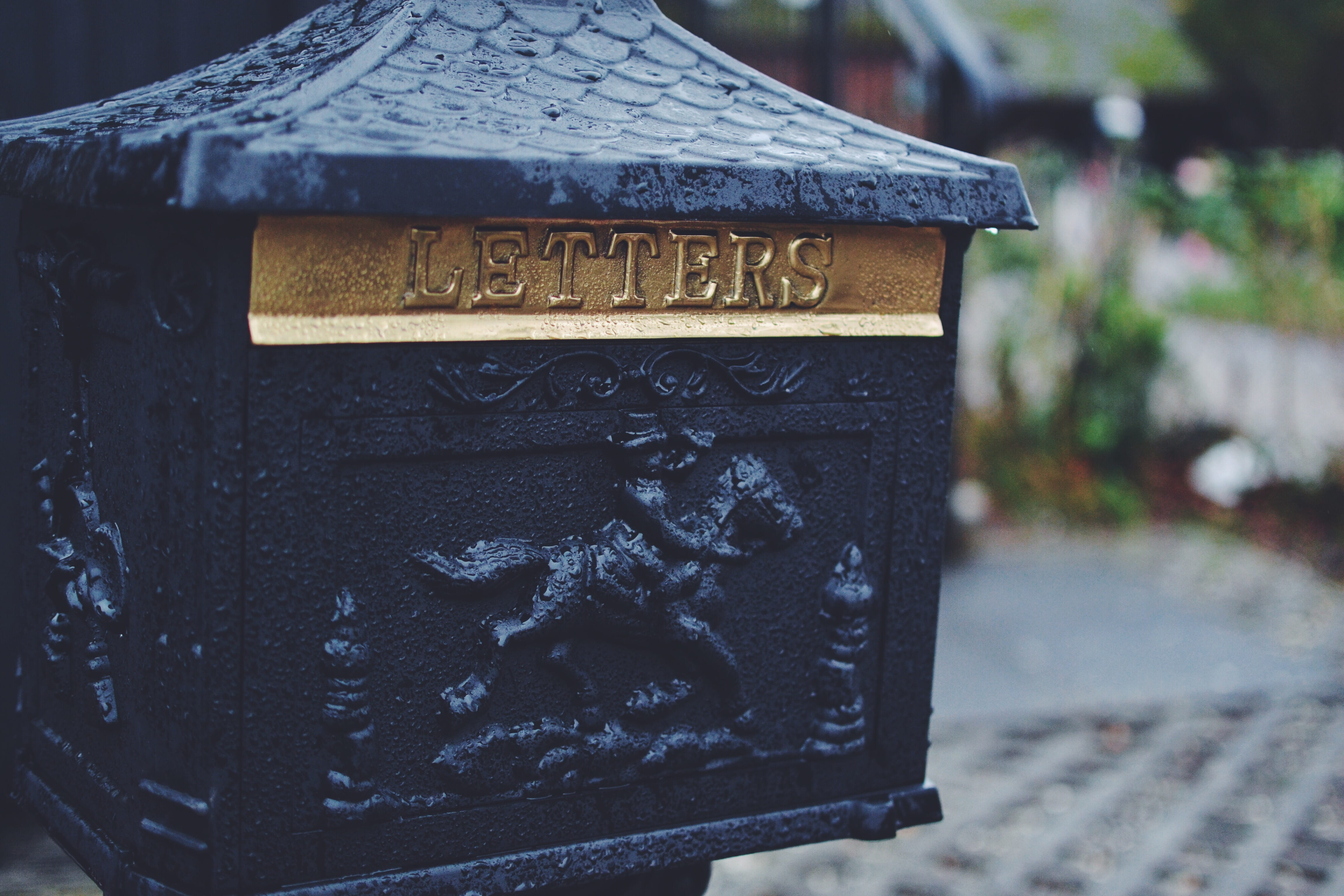 communication, sign, outdoors, script, post, driveway, text, day, cold, old, history, no people, garden, information sign, black, wrought iron, architecture, HD Wallpaper