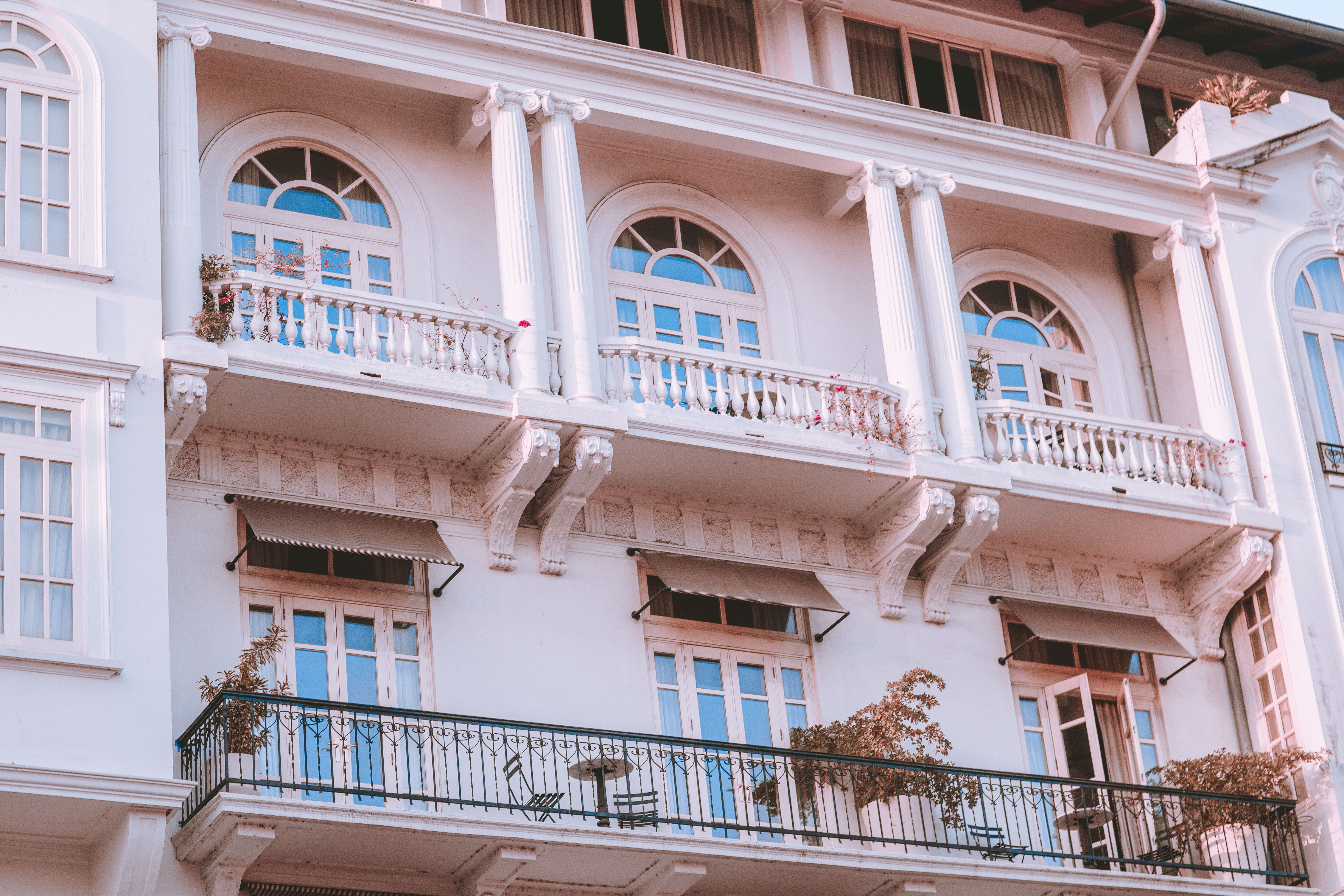 balustrade, window, the past, dome, postal office, balcony, pink, sunlight, built structure, building, buildings, residential district, concrete, apartment, HD Wallpaper
