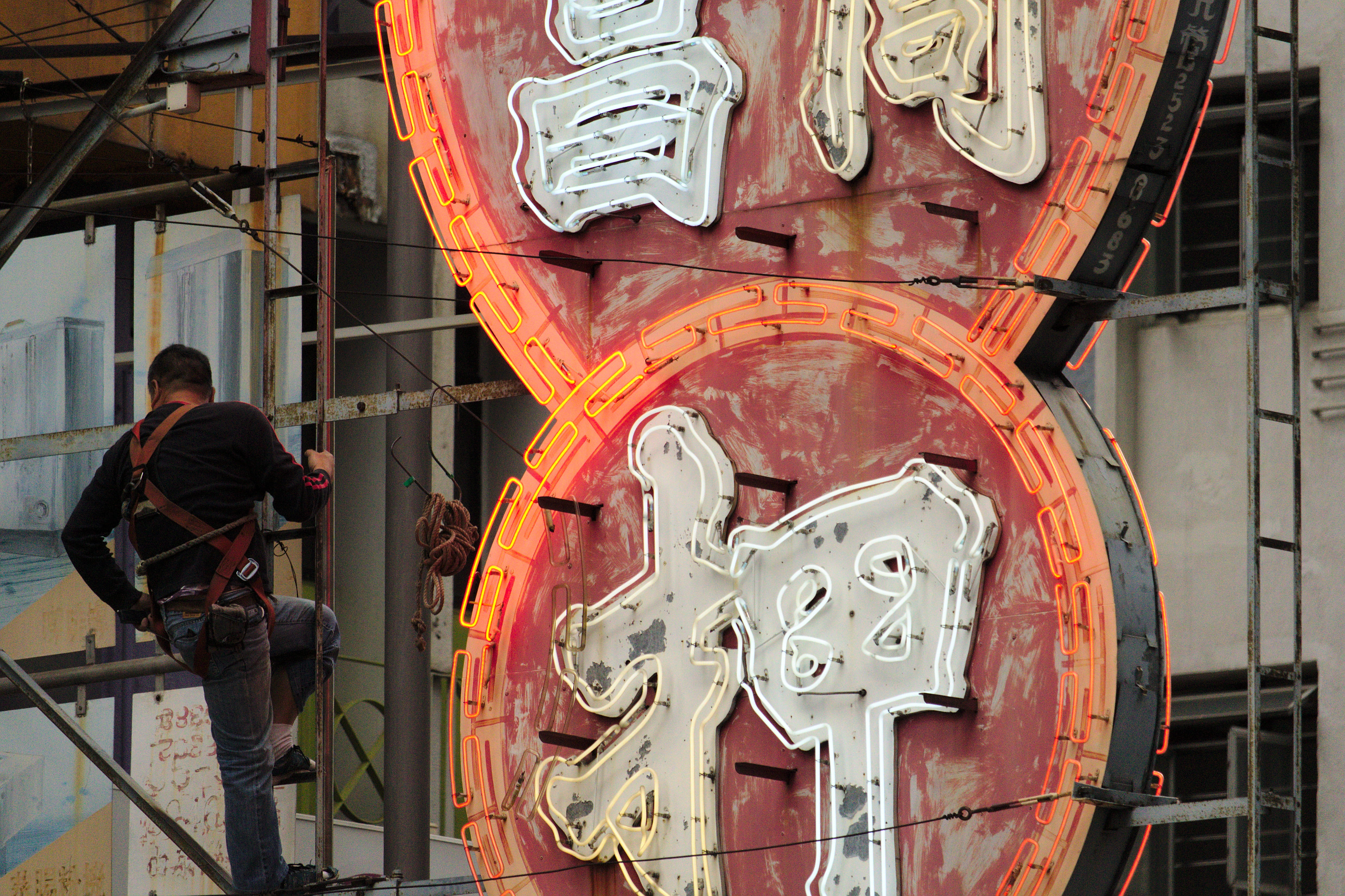 one person, guitar, built structure, outdoors, technology, helmet, musical instrument, street sign, signage, occupation, machine, rear view, person, hong kong, HD Wallpaper