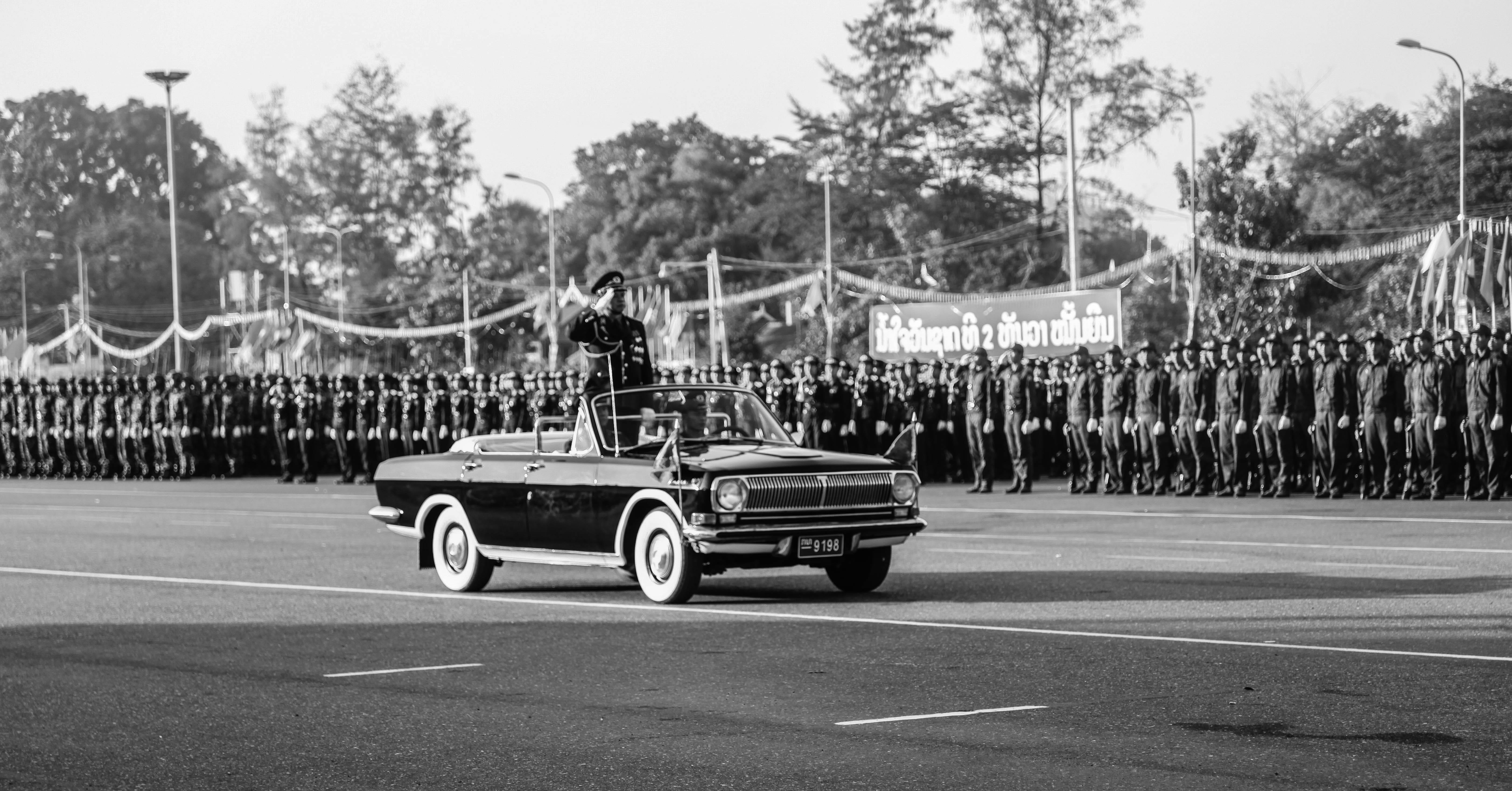 parade, real people, men, group of people, sport, sports track, tree, mode of transportation, spectator, land vehicle, group, leader, day, road, motor vehicle, HD Wallpaper