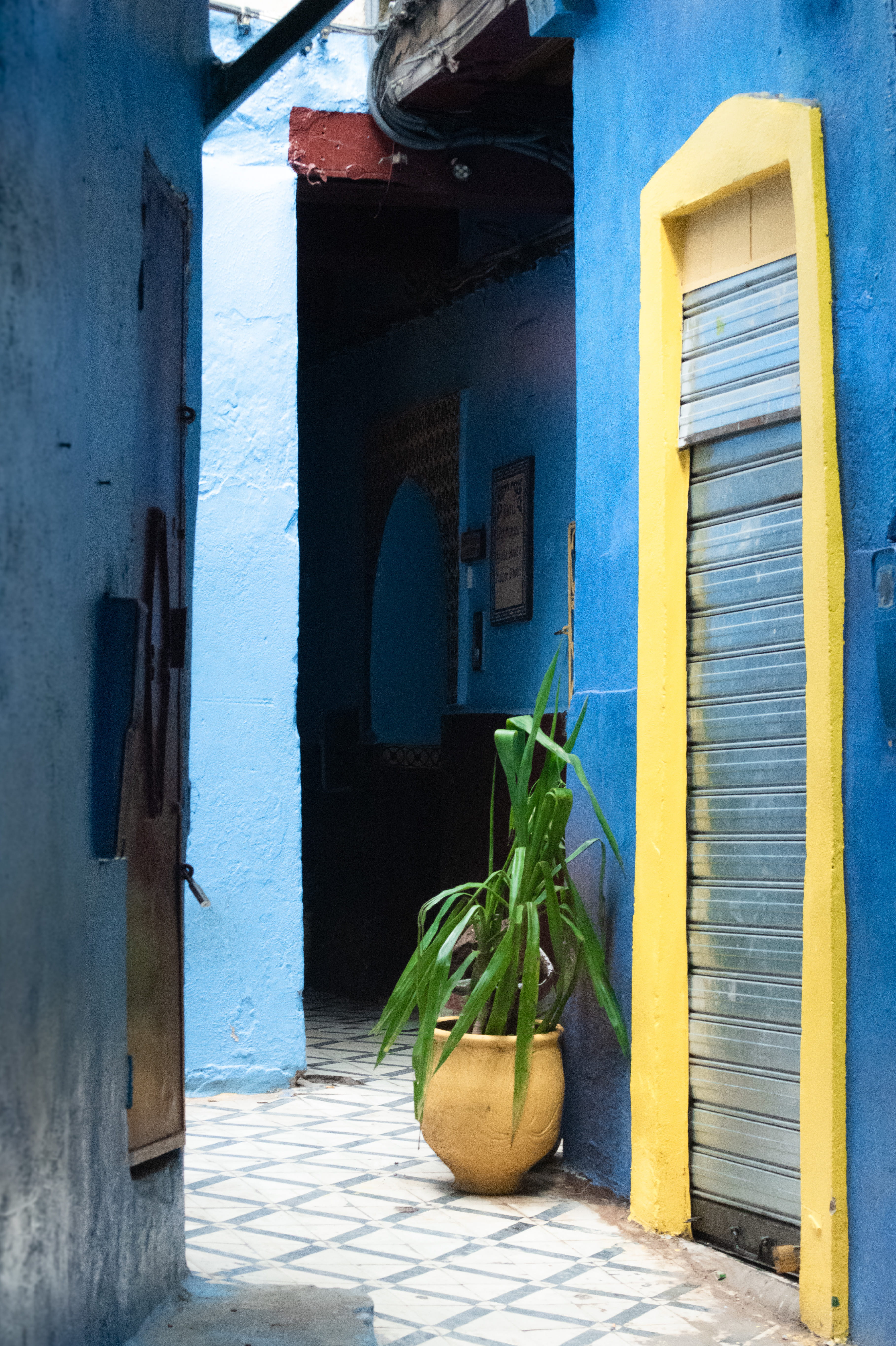 street, medina, jar, house, pottery, residential district, nature, built structure, morocco, architecture, fashion, curtain, building, fez, sunlight, day, Phone HD Wallpaper