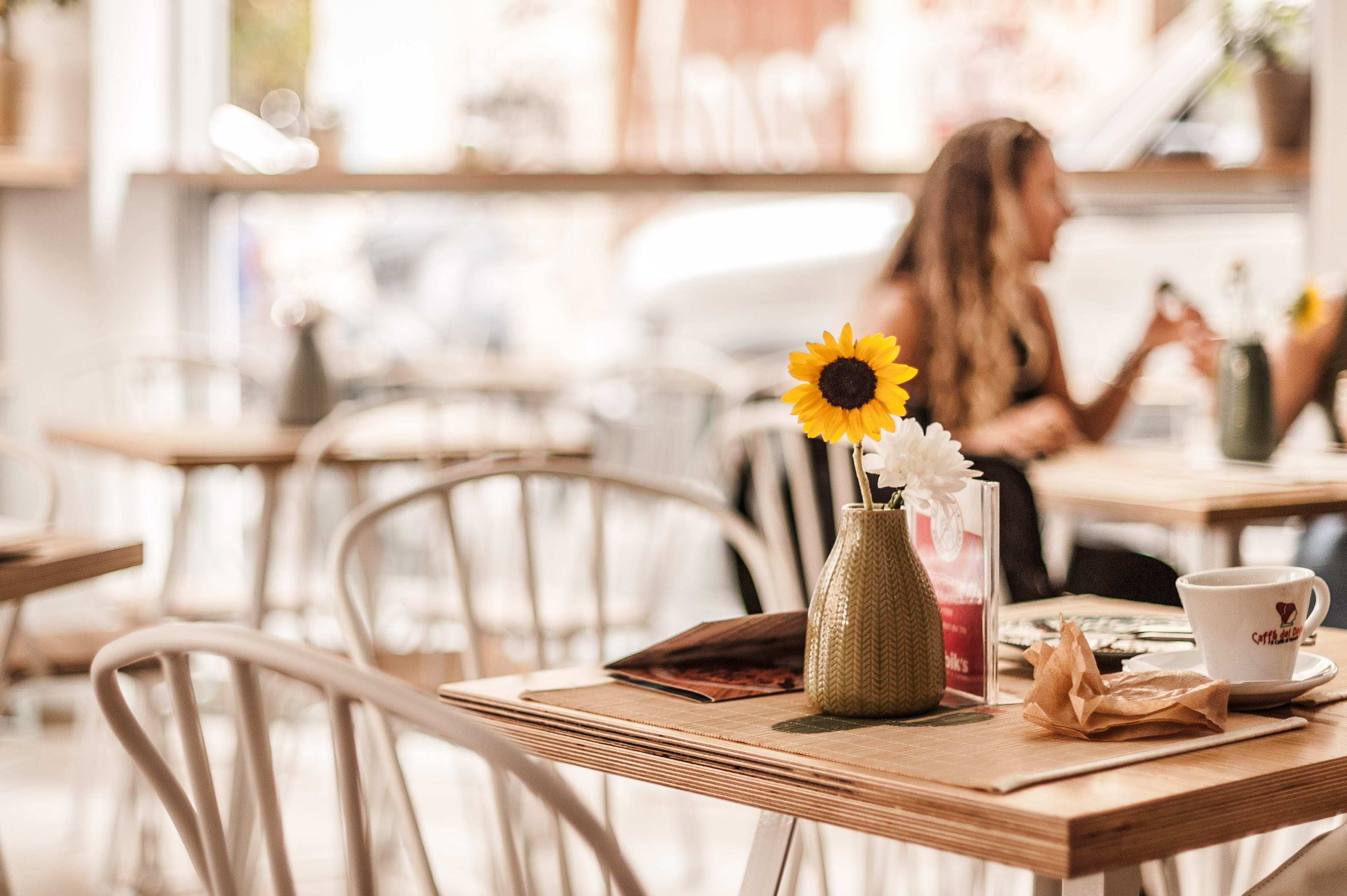 refreshment, nature, cafe, mug, business, restaurant, coffee table, jar, breakfast, drink, adult, sunflower, potted plant, 2K, flora, vase, freshness, HD Wallpaper