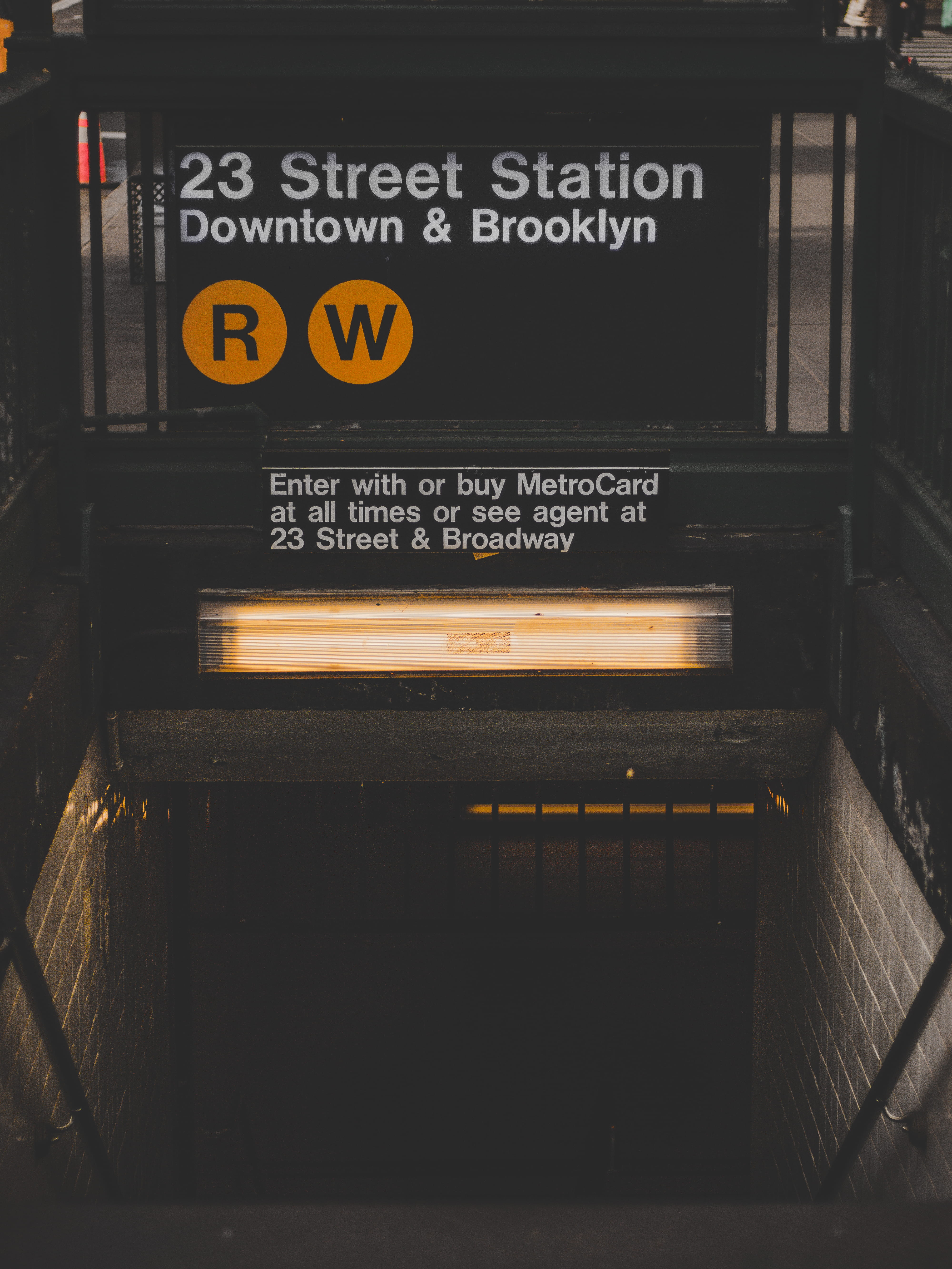 subway system, western script, architecture, script, subway station, underground, brooklyn, information sign, communication, signage, board, sign, non-western script, Phone HD Wallpaper