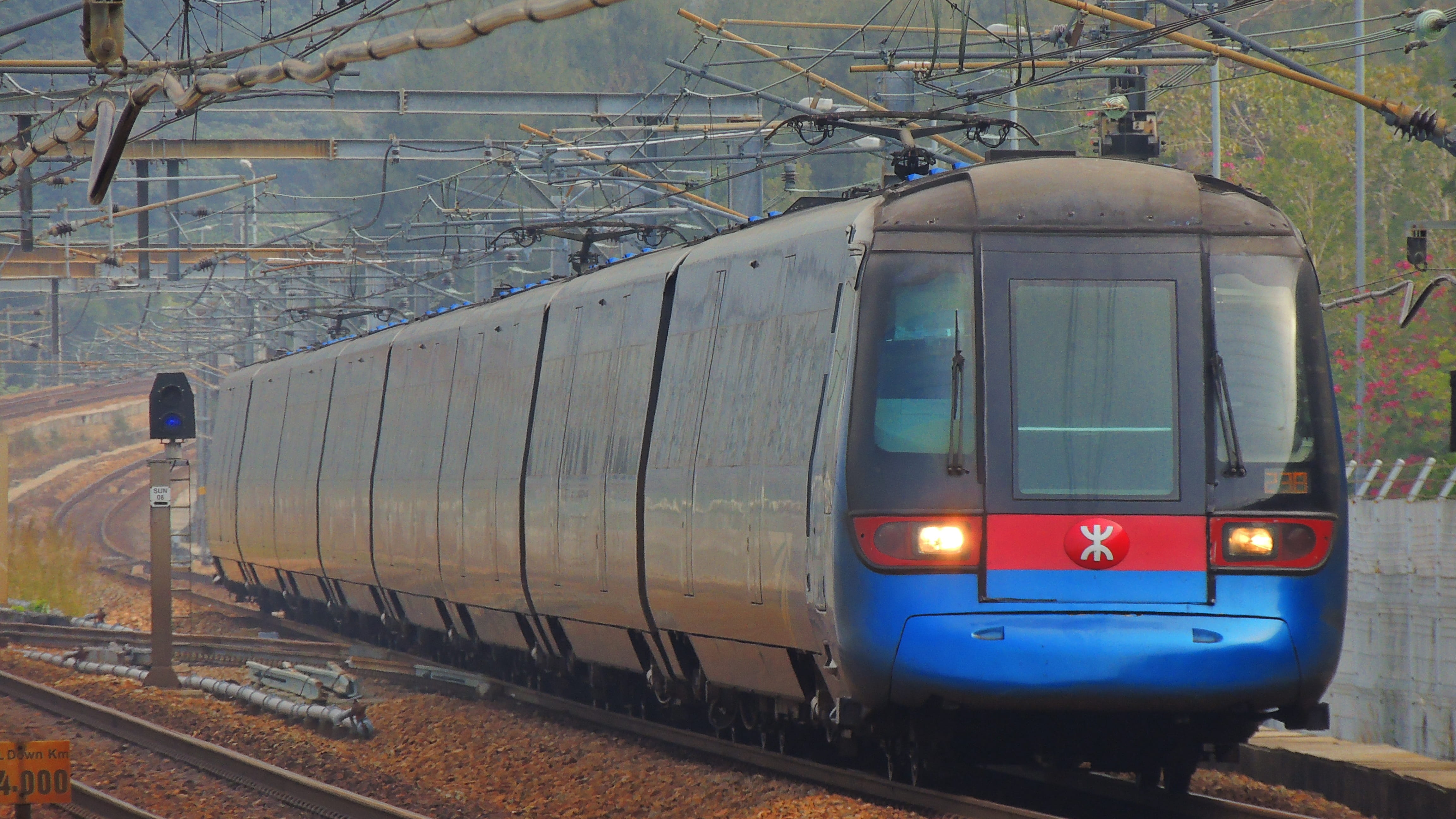 travel, hk, station, train - vehicle, modern, outdoors, track, tree, on the move, city, public transportation, land vehicle, architecture, 4K, Subway, HD Wallpaper