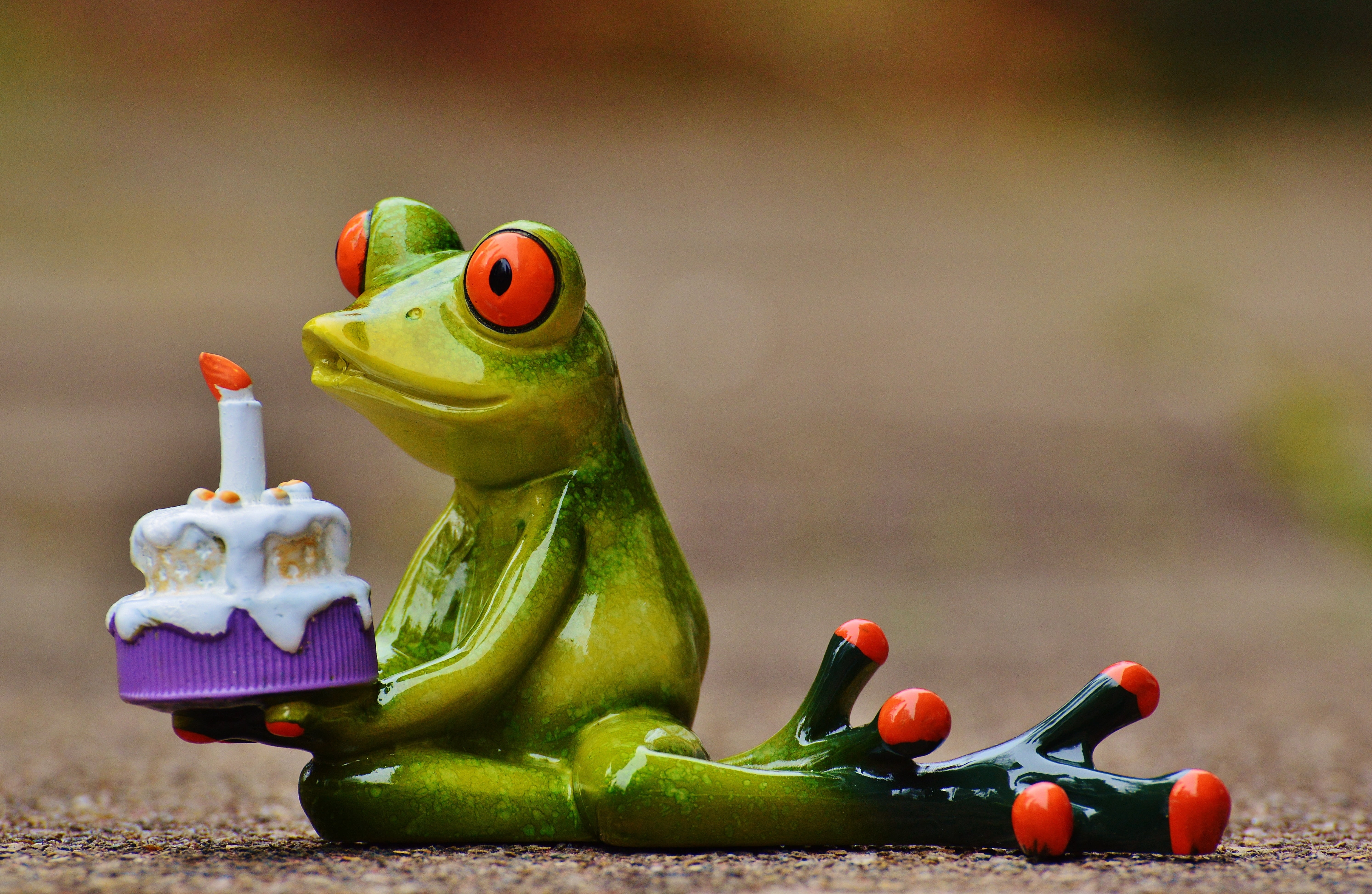 funny, food, toy, focus on foreground, representation, sweet, art and craft, cake, no people, animal, figurine, amphibian, healthy eating, animal themes, HD Wallpaper