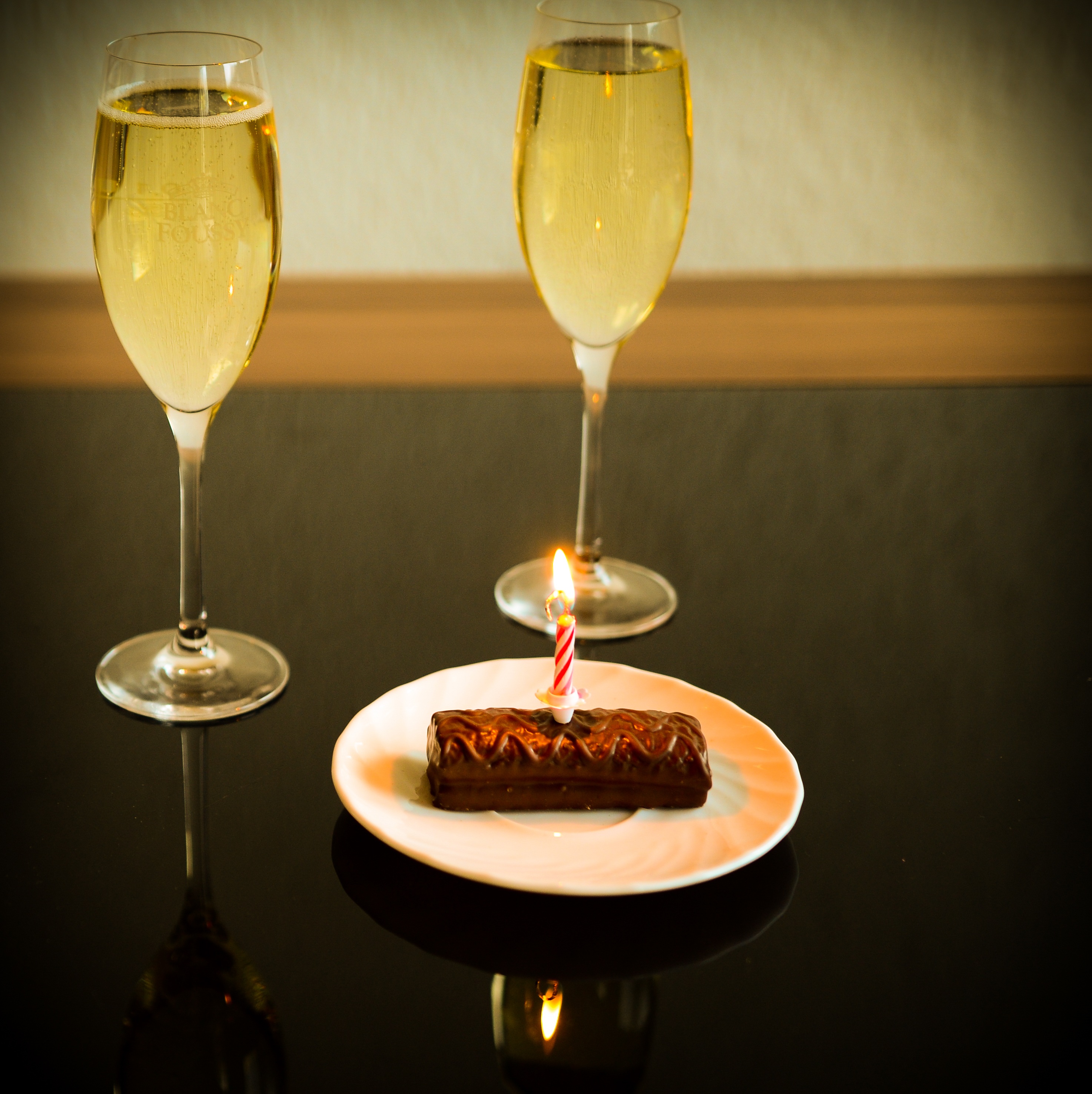 beautiful, birthday party, affection, champagne, temptation, birthday cake, sweet, congratulate, wineglass, lovers, food, greeting, 2K, for two, glass, Phone HD Wallpaper