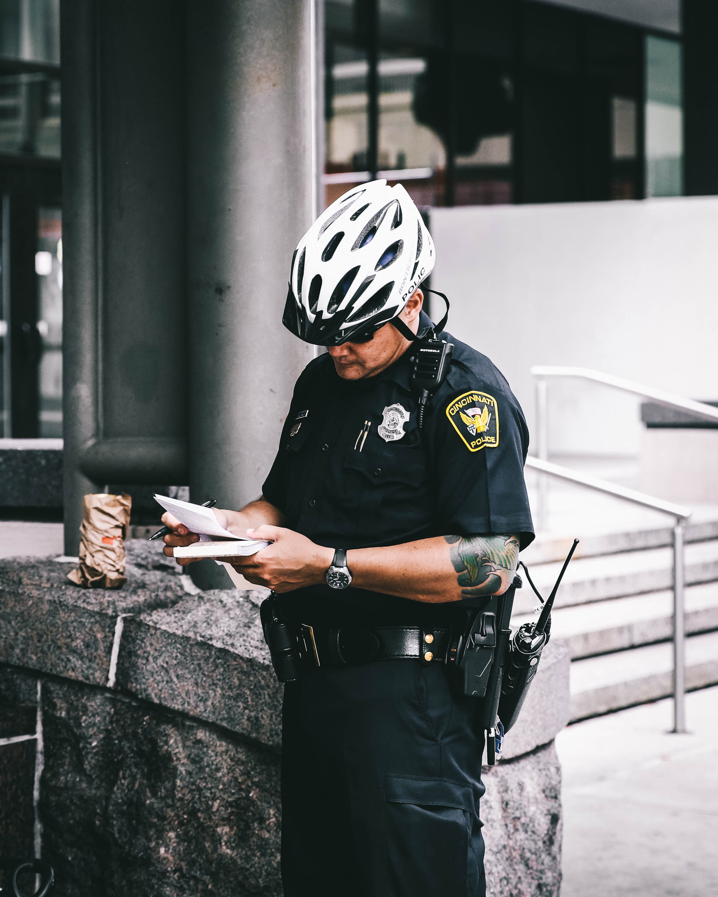 three quarter length, work Helmet, security Staff, men, uniform, protection, near, pen, lifestyles, bench, mid adult, young adult, reading, black, standing, Phone HD Wallpaper