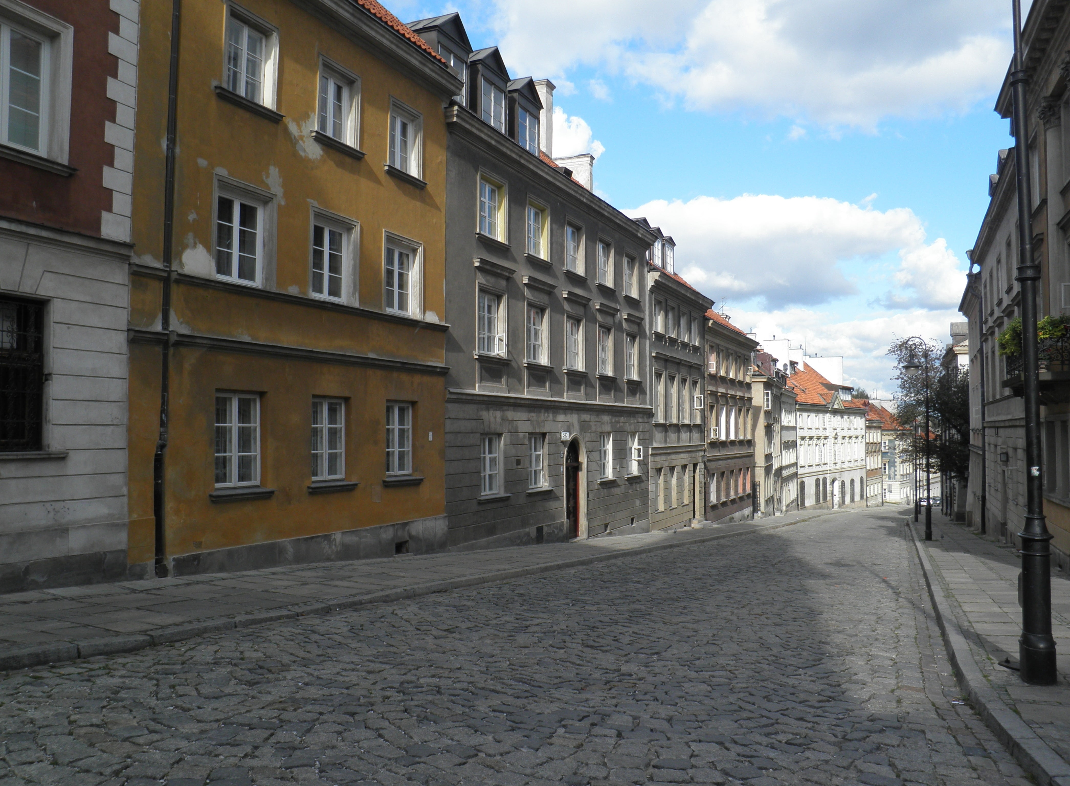 house, warsaw, the way forward, city, direction, apartment, no people, sky, stare miasto, window, 4K, architecture, cobblestone, transportation, residential district, HD Wallpaper