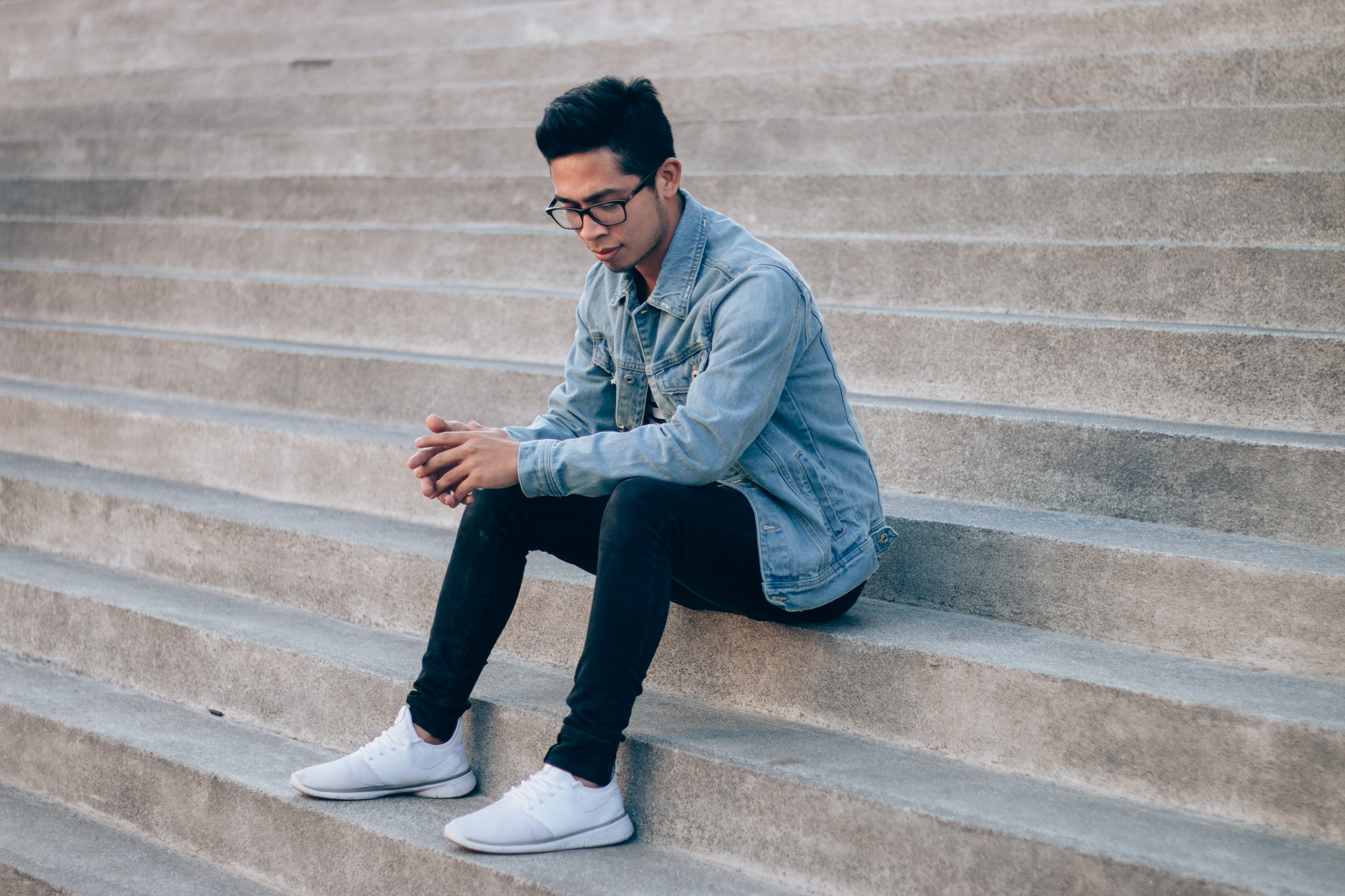 person, looking, staircase, casual clothing, steps and staircases, outdoors, concrete, lifestyles, sneakers, young adult, full length, men, portrait, city, HD Wallpaper